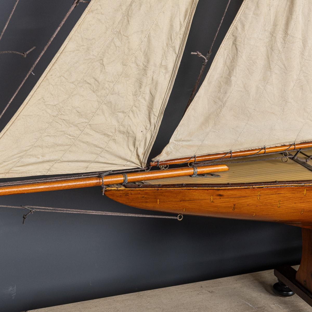 20th Century Large English Made Wooden Pond Yacht c.1930 In Good Condition For Sale In Royal Tunbridge Wells, Kent