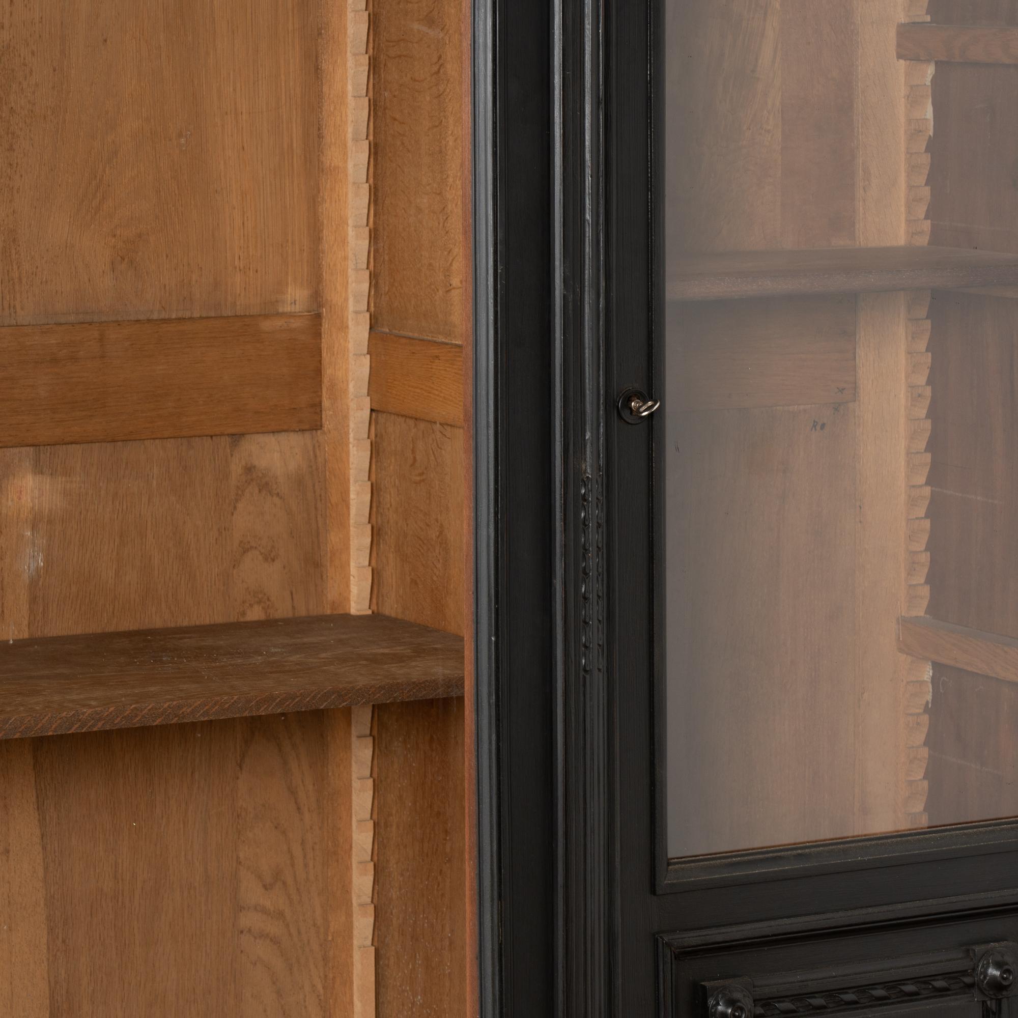 Vetrina libreria in Oak francese del XX secolo con ripiani regolabili in vendita 4