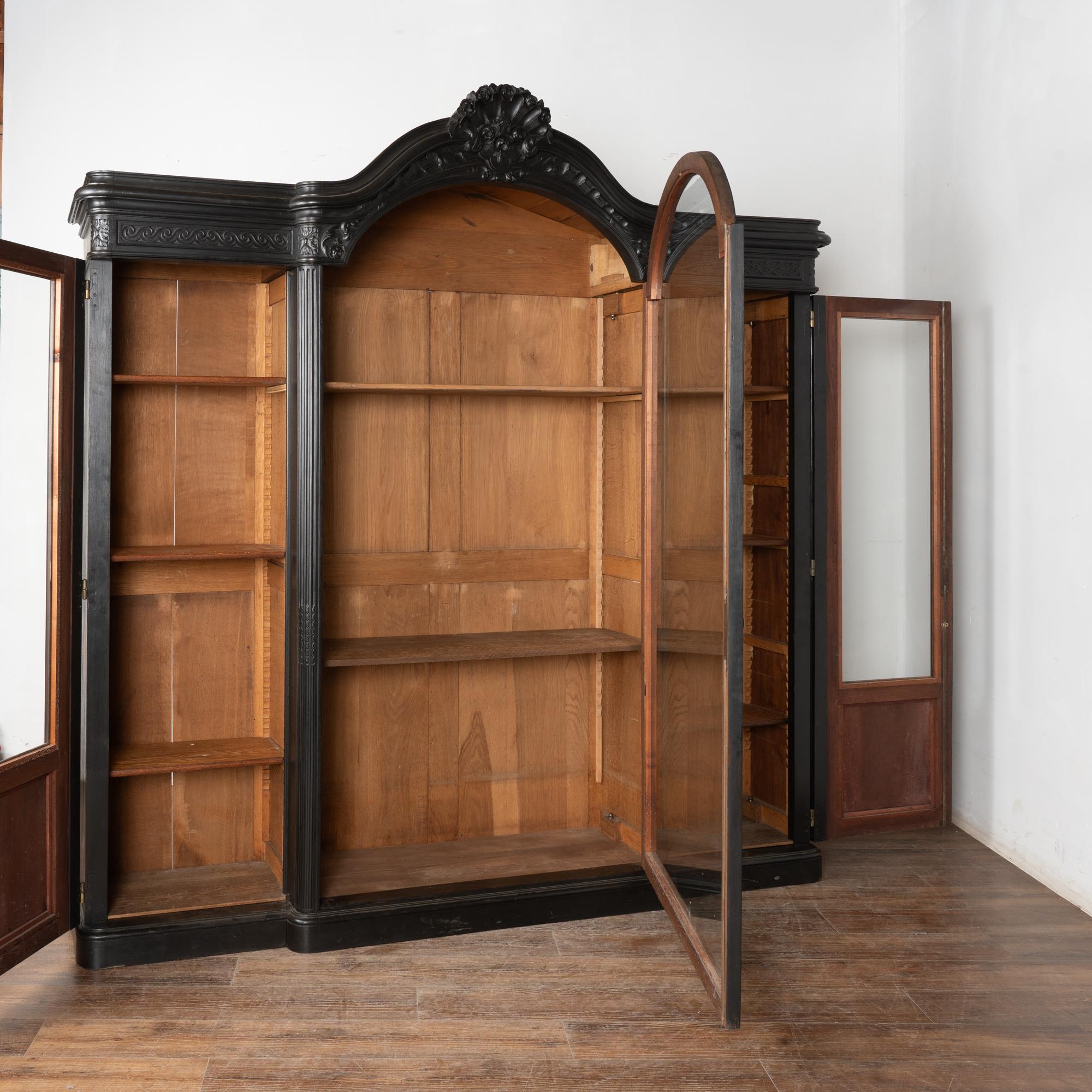 Stile provenzale Vetrina libreria in Oak francese del XX secolo con ripiani regolabili in vendita