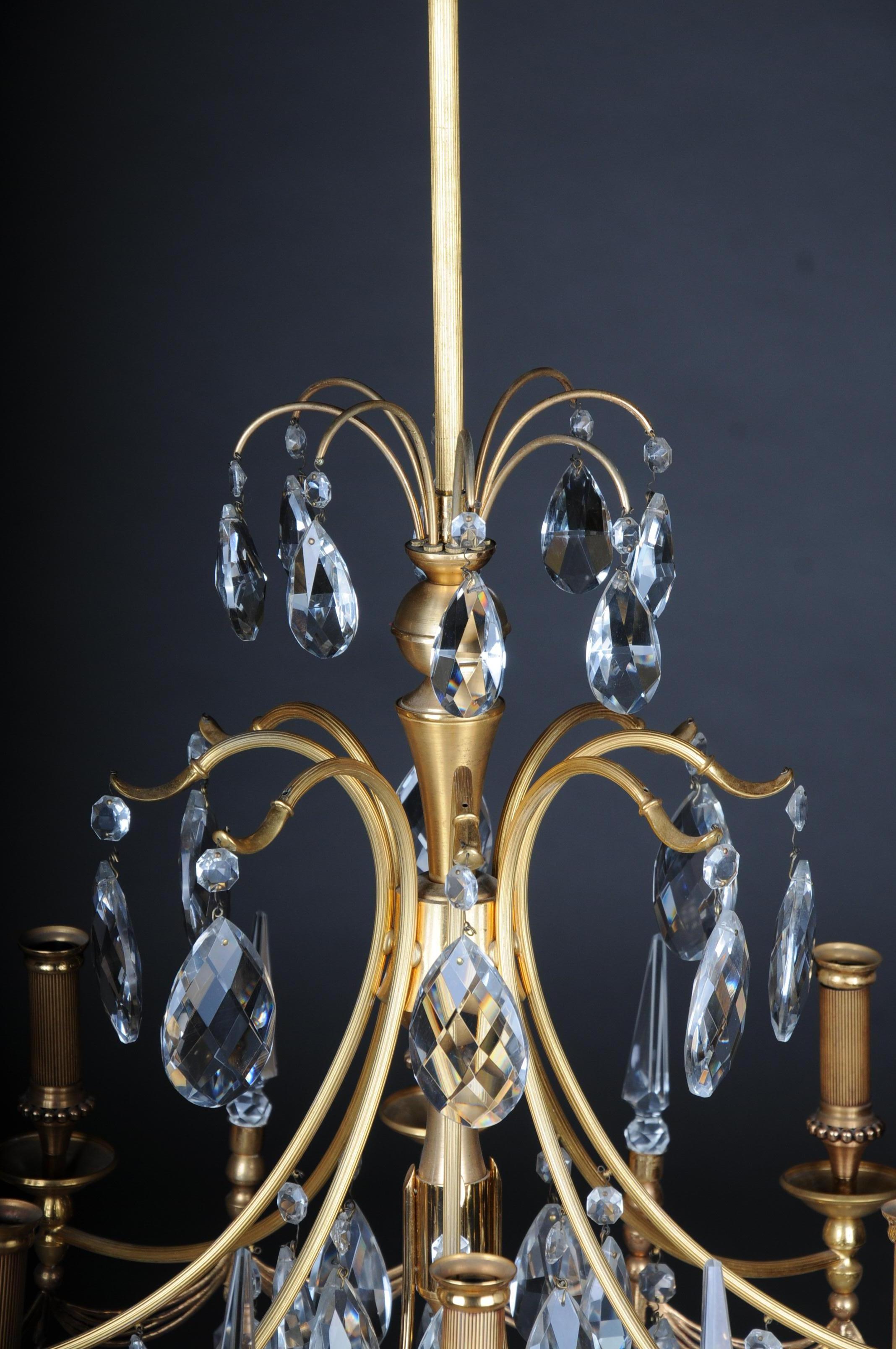 20th century large gold-plated brass chandelier / chandelier

Solid brass gold-plated chandelier with 8 arms, electrified. Prisms and obelisks hangings. Brass body with garlands. Fluted sleeve mounts. Extremely decorative and high quality