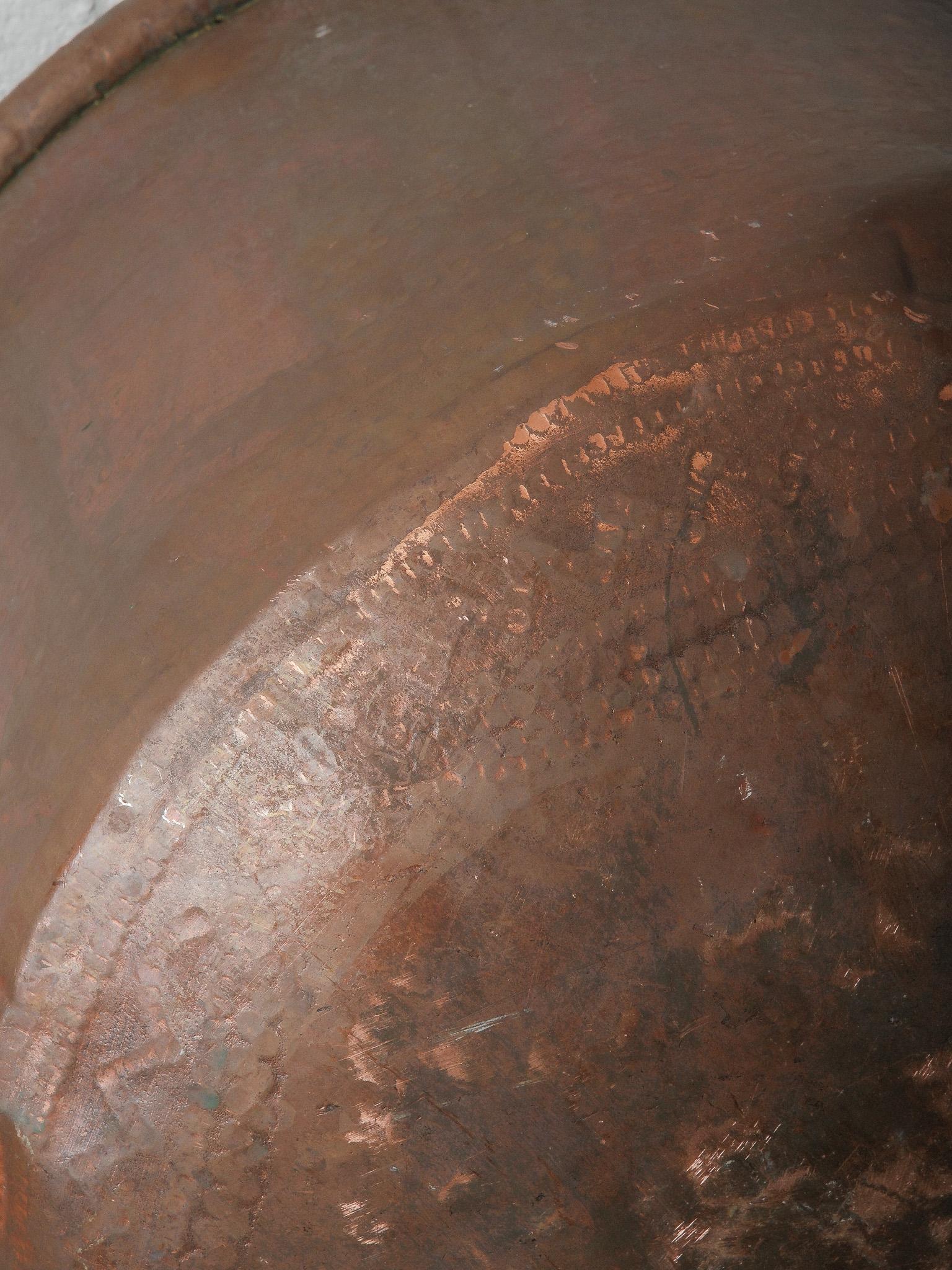 20th Century Large Hand-Forged Copper Pot with Extended Iron Handles en venta 3