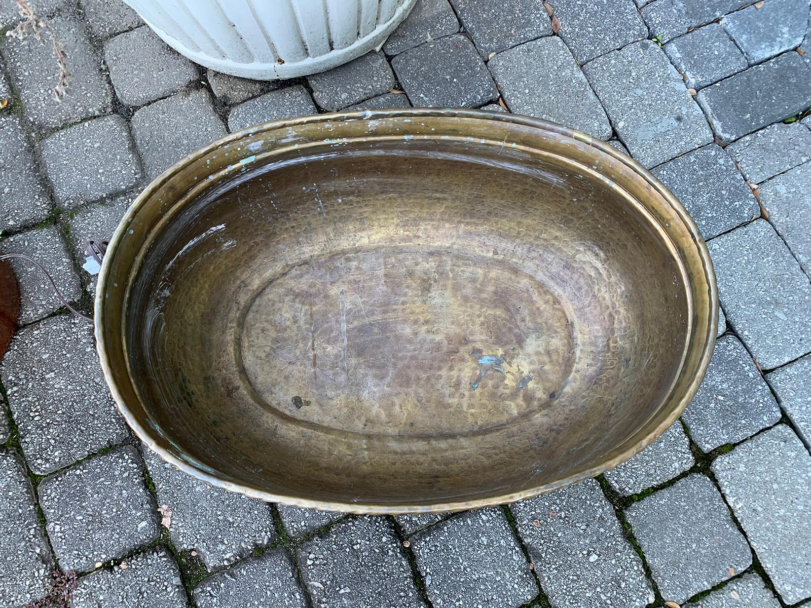 20th Century Large Hand-Hammered Brass Jardinière with Lion Head Pulls For Sale 3