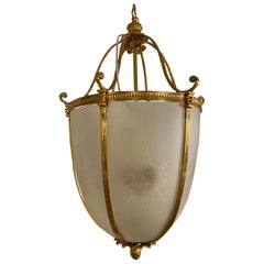 Grande lanterne suspendue du 20ème siècle en verre dépoli et bronze doré