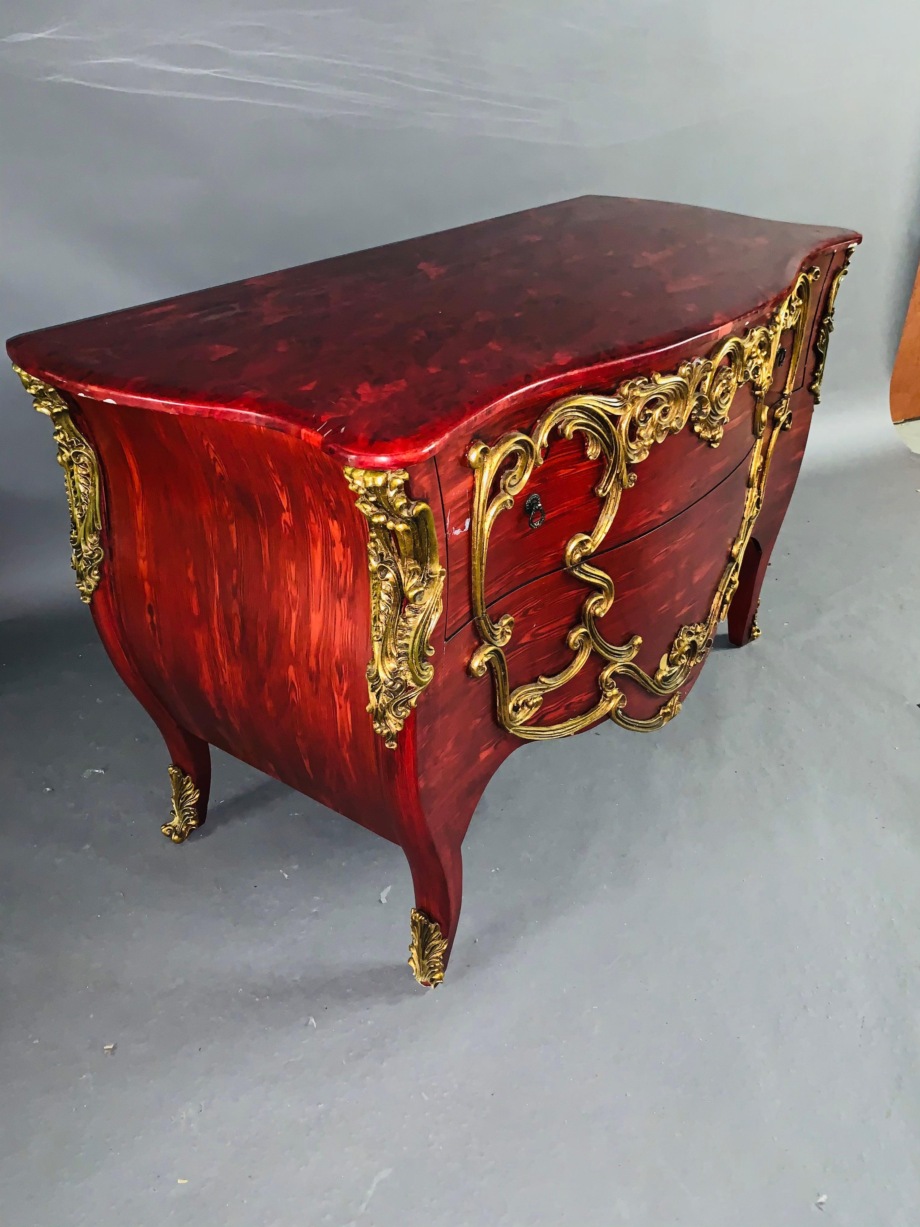 20th Century Large Louise Quinze Style Commode in Red with Ornamentik For Sale 4