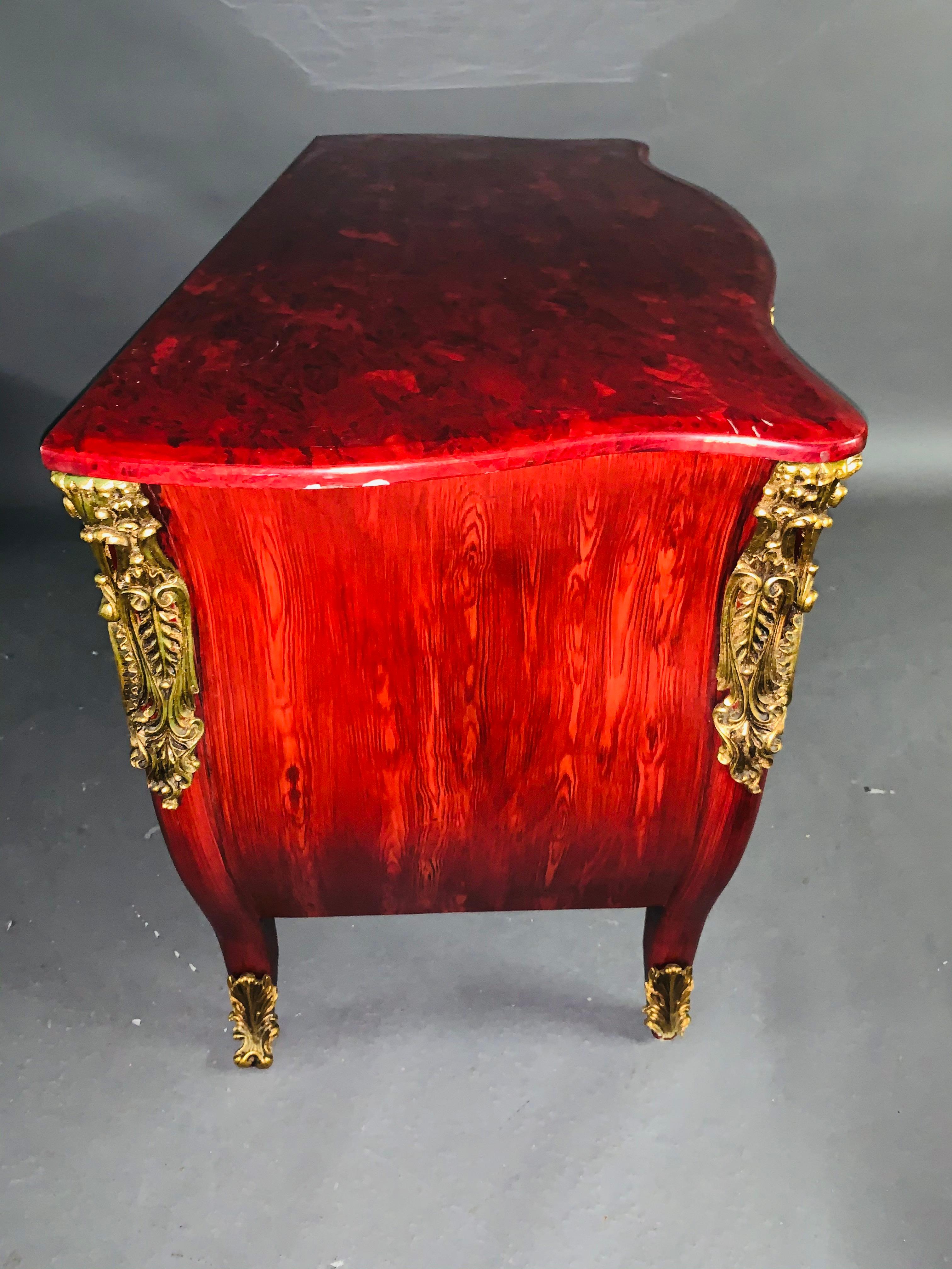 20th Century Large Louise Quinze Style Commode in Red with Ornamentik For Sale 7