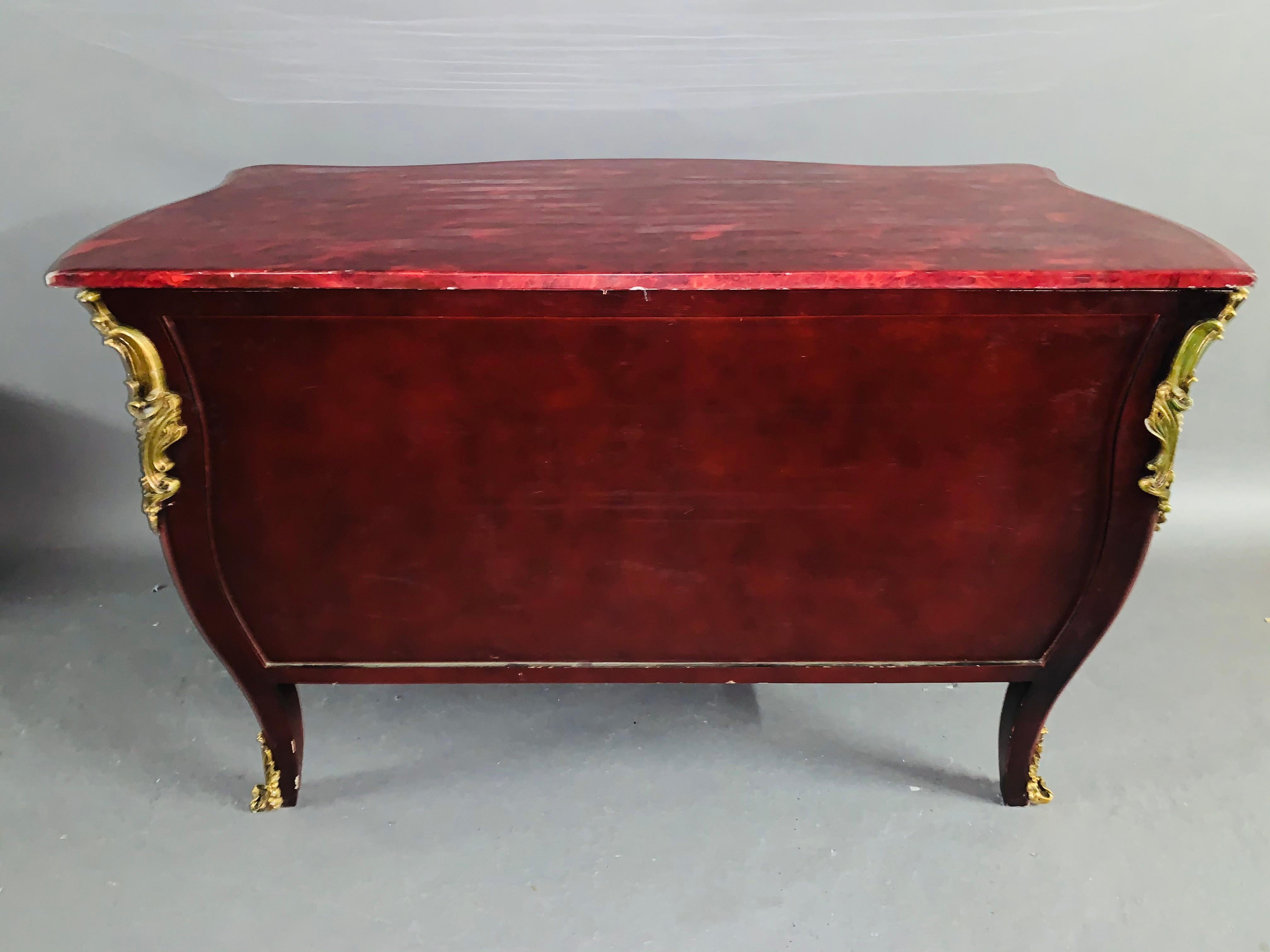 20th Century Large Louise Quinze Style Commode in Red with Ornamentik For Sale 11