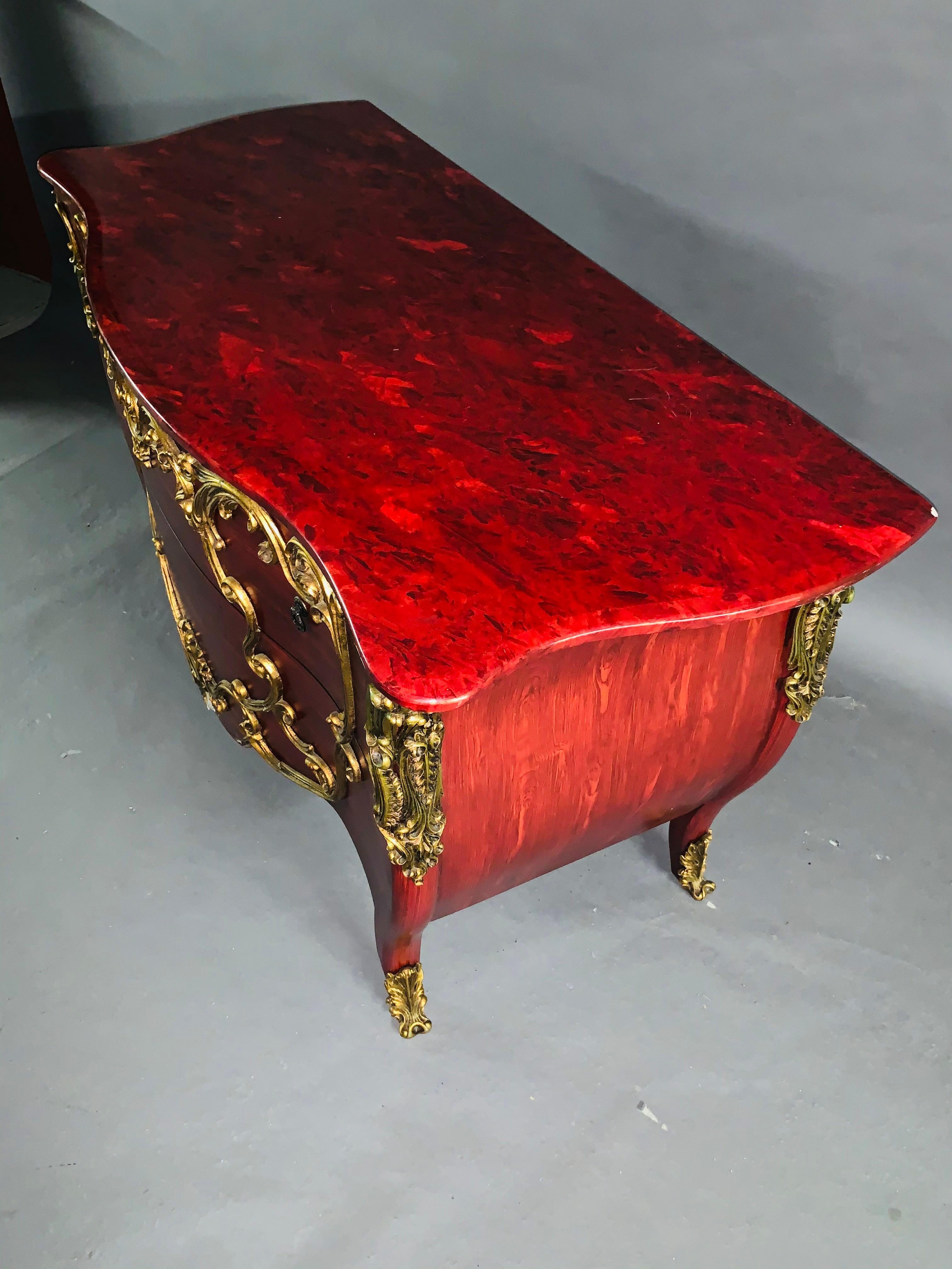 20th Century Large Louise Quinze Style Commode in Red with Ornamentik For Sale 3