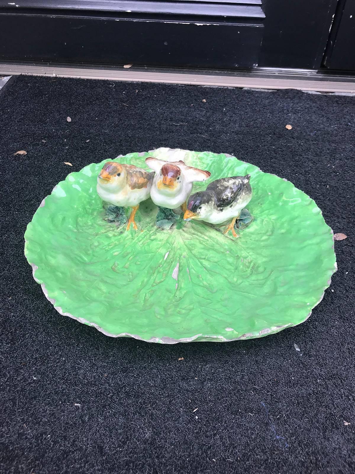 20th Century Large Napoli Ware Leaf with Three Chicks In Good Condition In Atlanta, GA