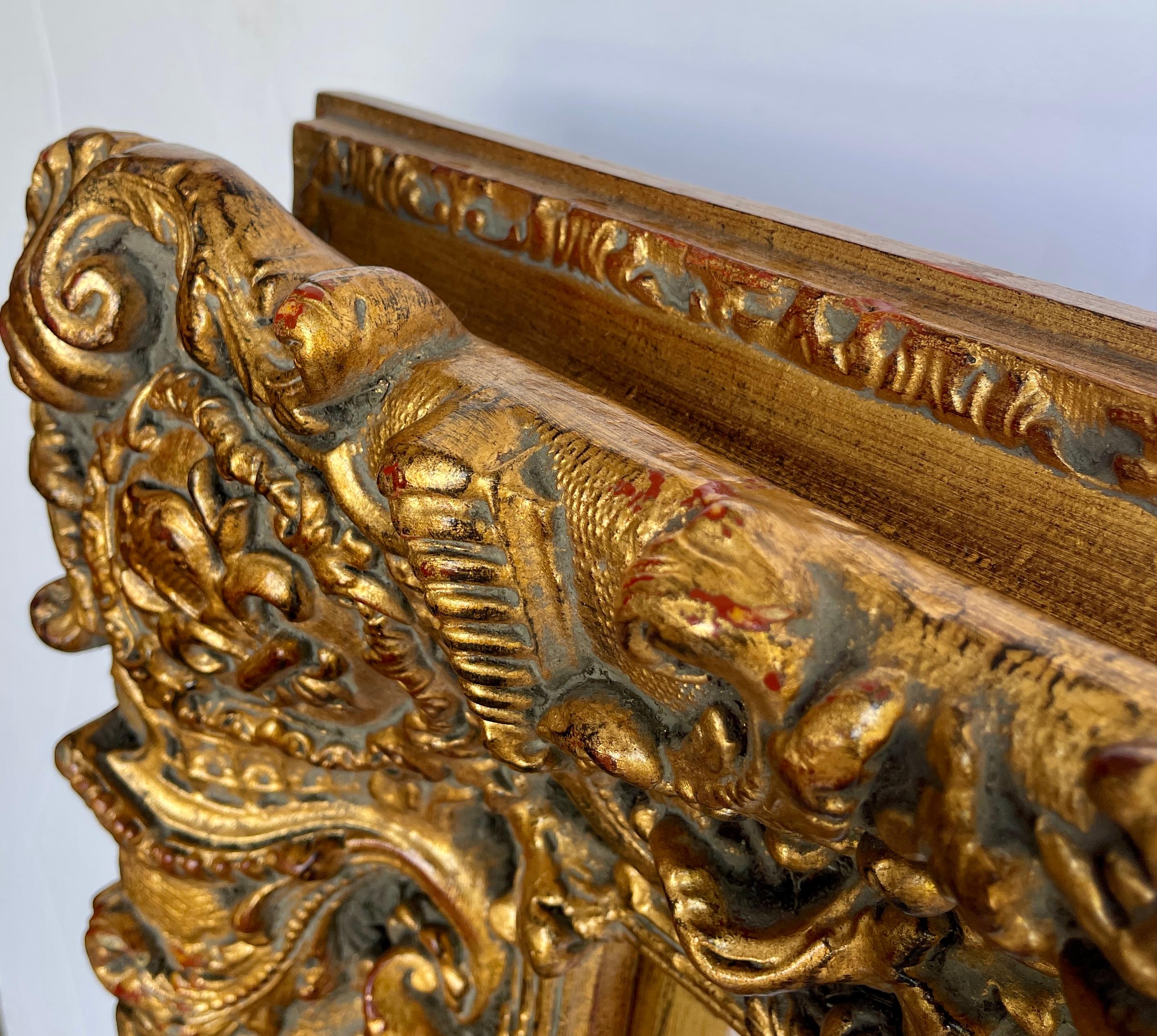 20ième siècle Grand cadre en bois doré sculpté et orné du 20ème siècle, style rococo français  en vente