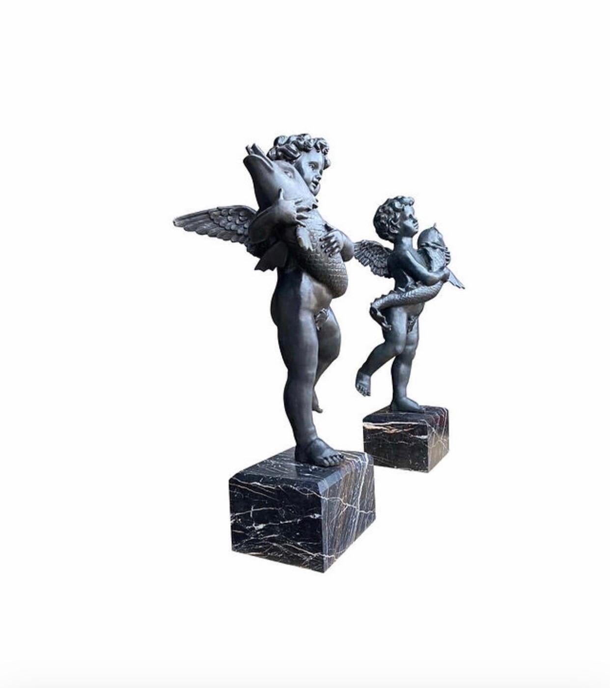 Bronze 20e siècle Grande paire de fontaines en bronze avec chérubins et poissons en vente