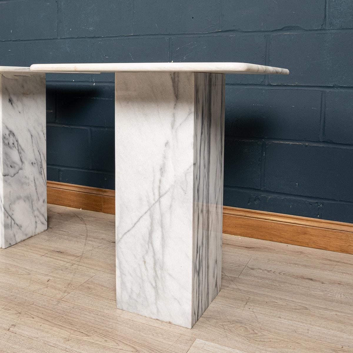 20th Century Large Pair of Side Tables in Calacatta Marble, Italy 9