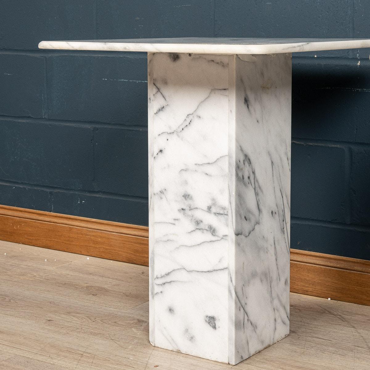 20th Century Large Pair of Side Tables in Calacatta Marble, Italy 10