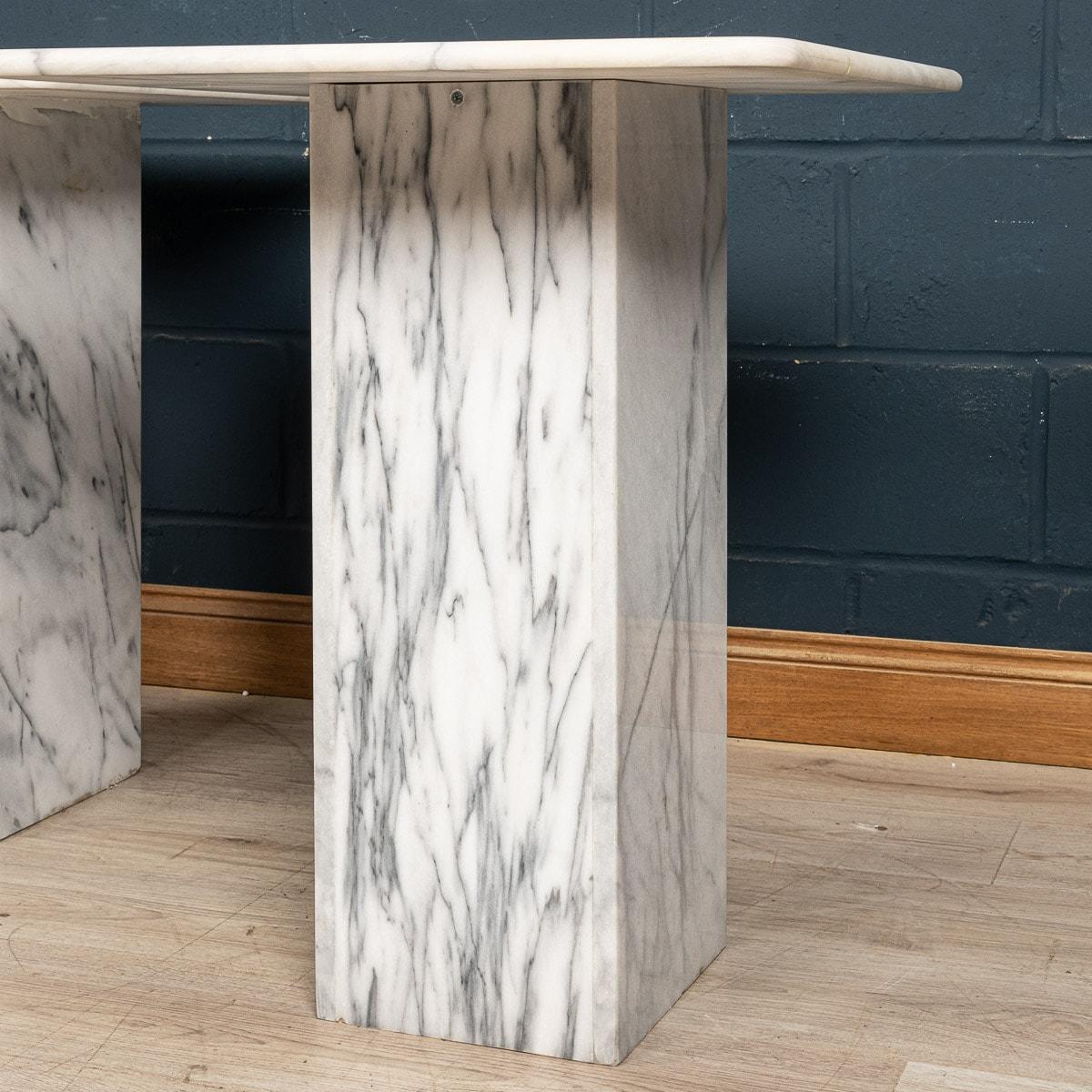 20th Century Large Pair of Side Tables in Calacatta Marble, Italy 13