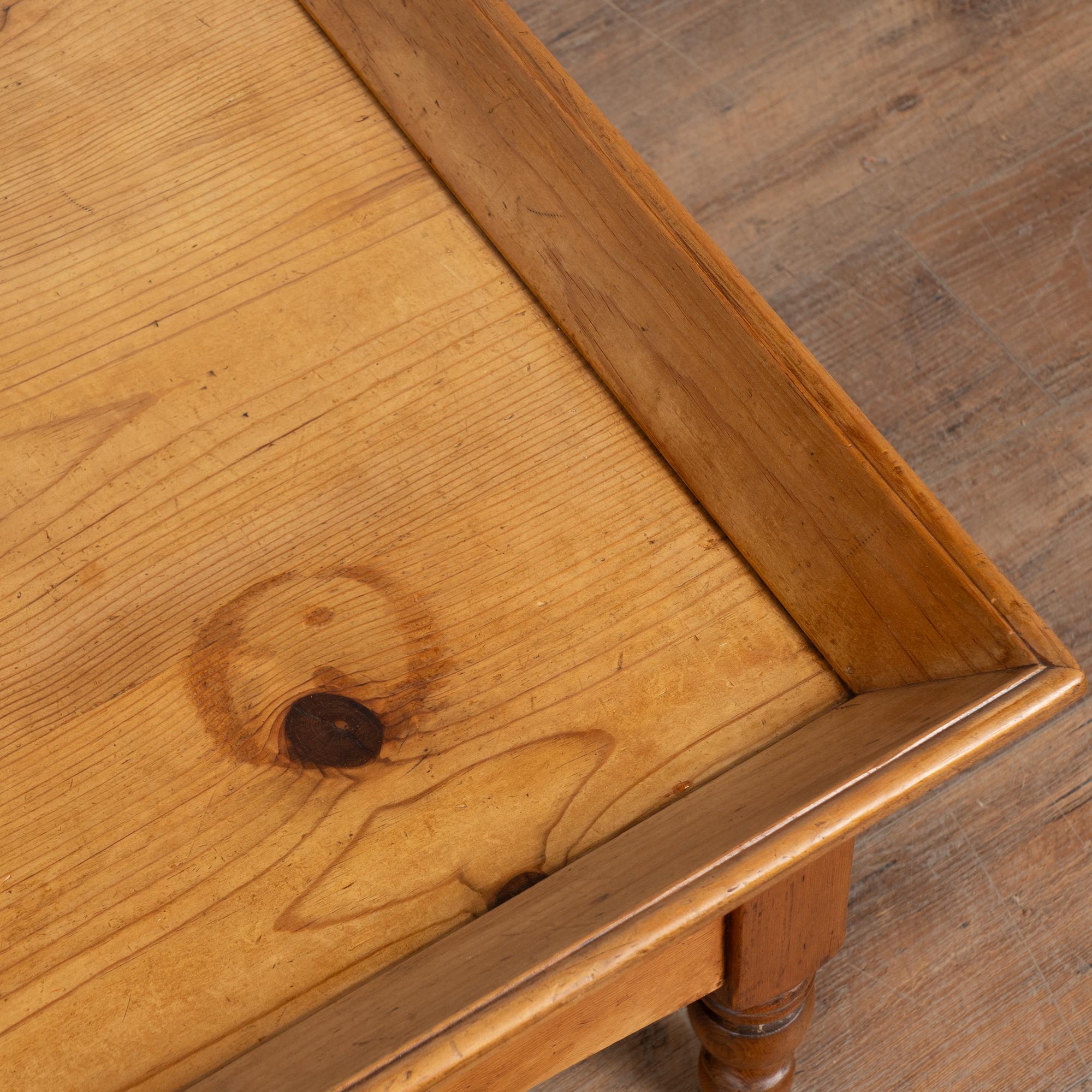 20th Century Large Pine Coffee Table with Two Drawers For Sale 5