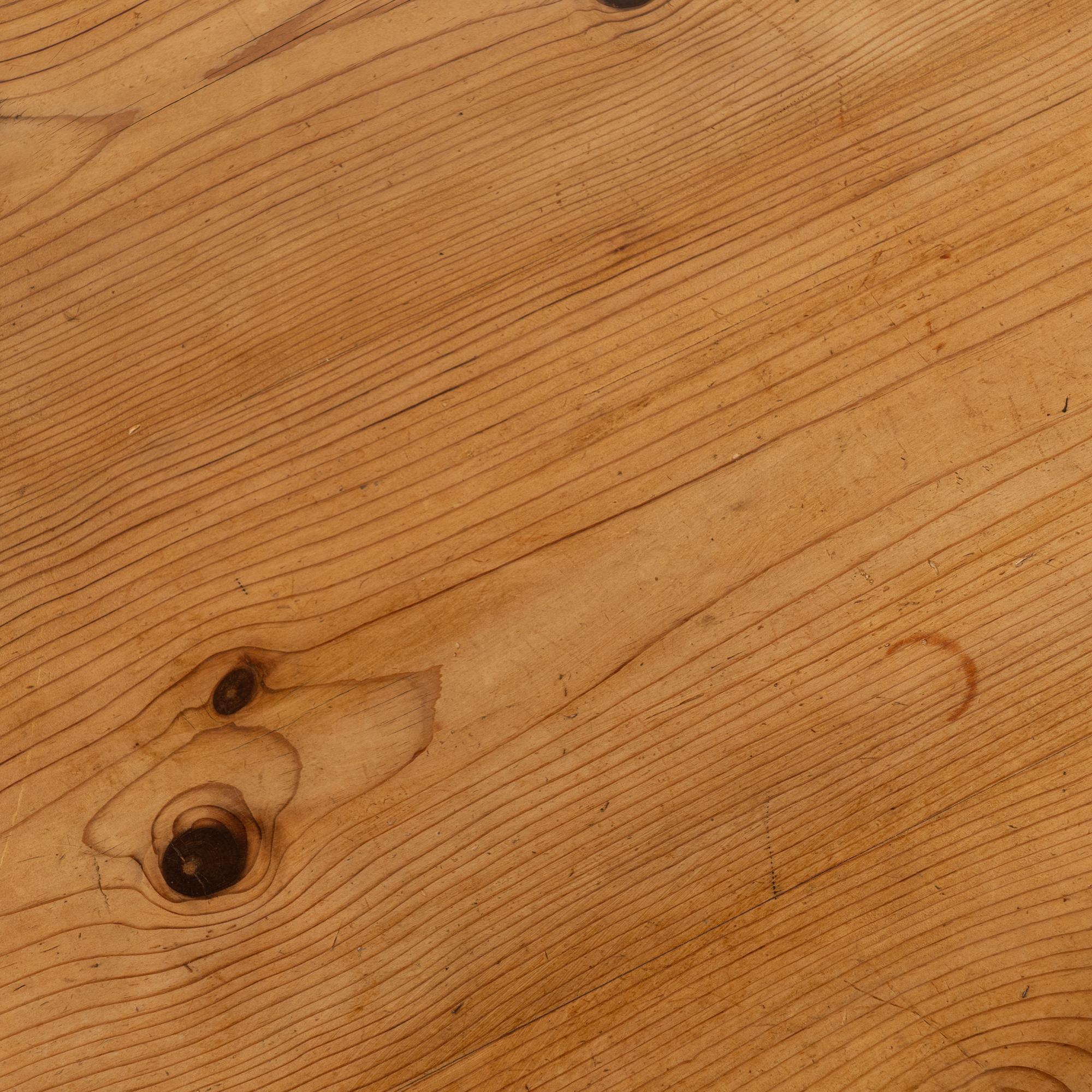 20th Century Large Pine Coffee Table with Two Drawers For Sale 6