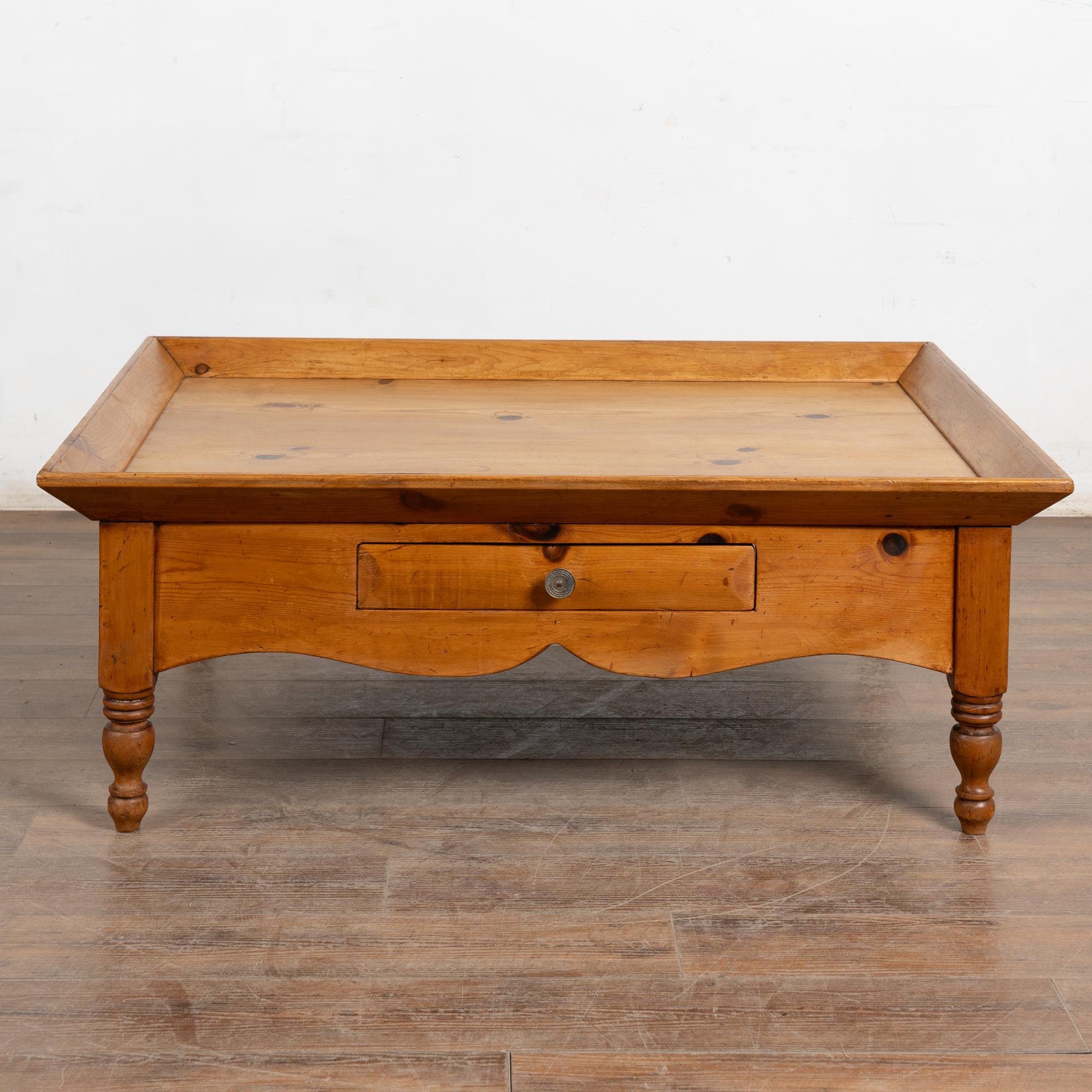 20th Century Large Pine Coffee Table with Two Drawers For Sale 7