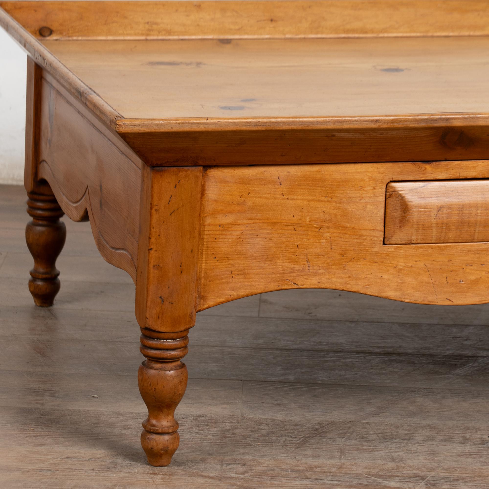 American 20th Century Large Pine Coffee Table with Two Drawers For Sale