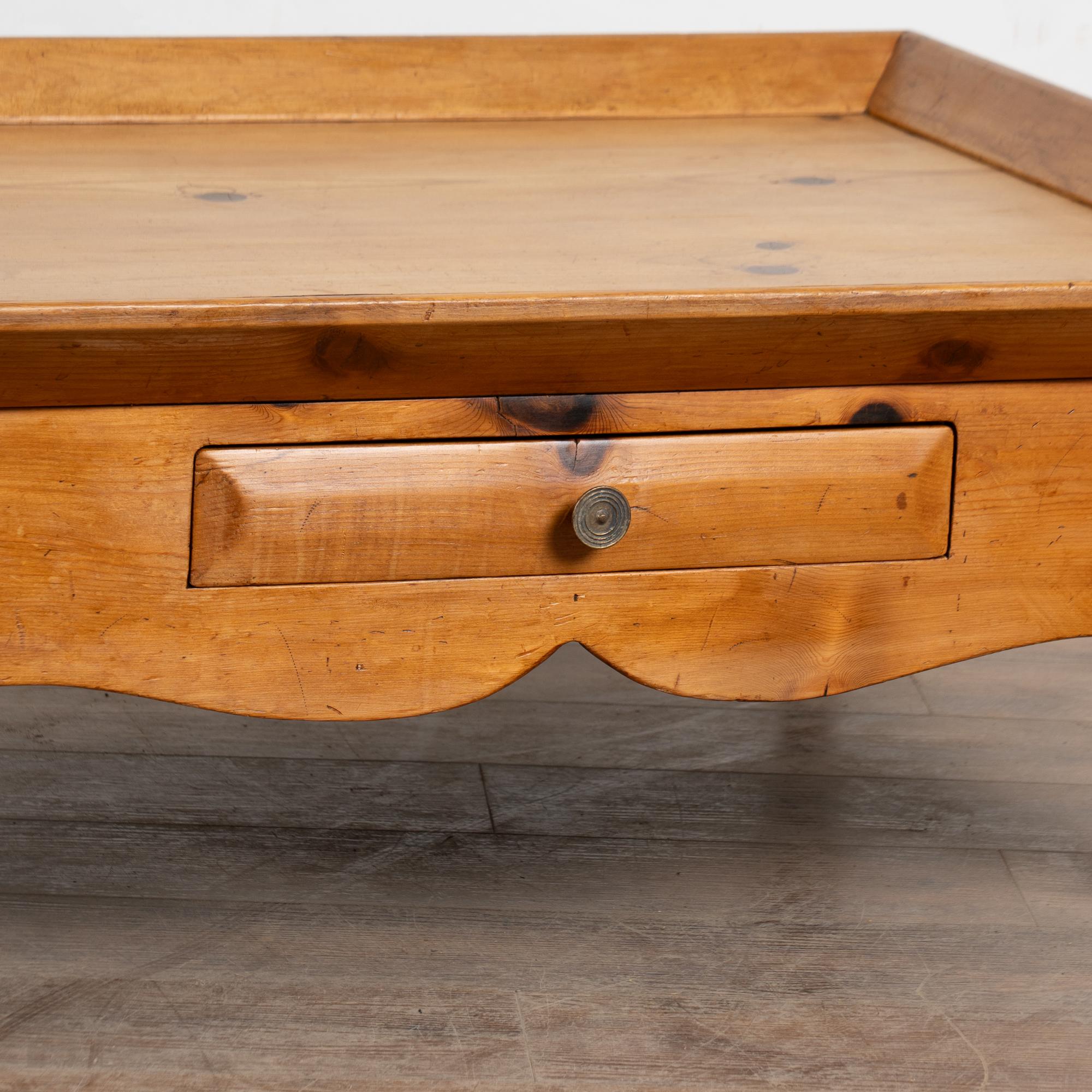20th Century Large Pine Coffee Table with Two Drawers In Good Condition For Sale In Round Top, TX