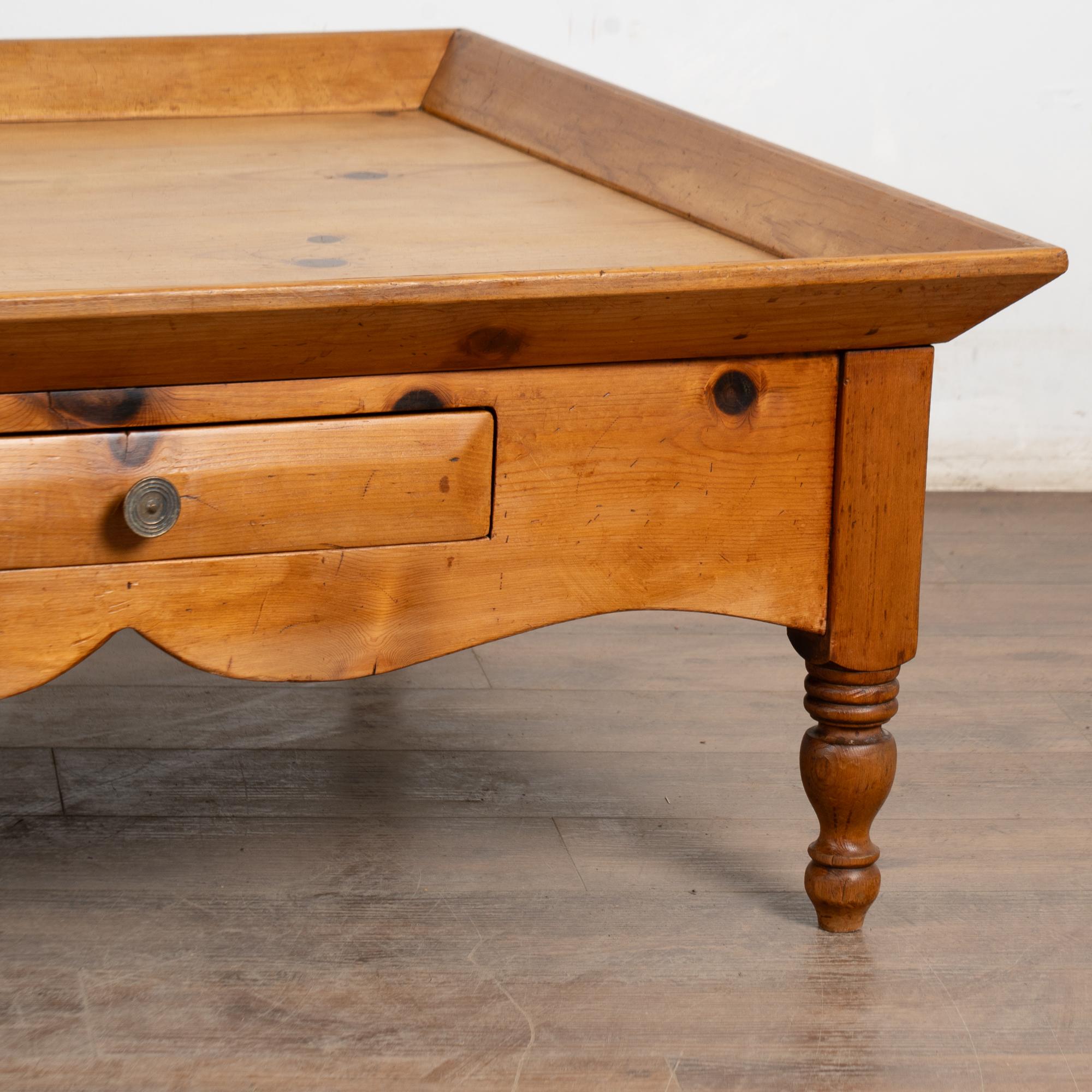 20th Century Large Pine Coffee Table with Two Drawers For Sale 1