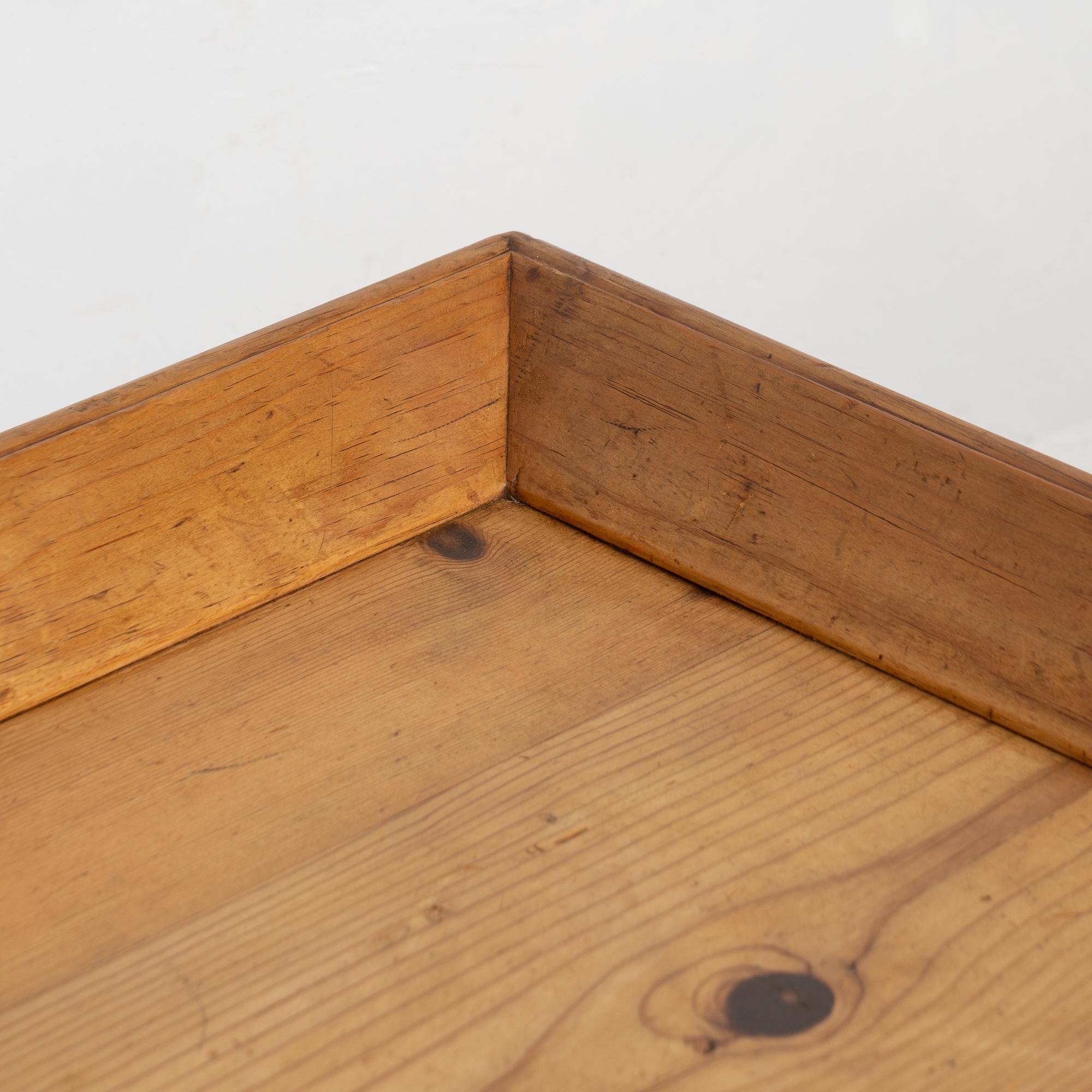 20th Century Large Pine Coffee Table with Two Drawers For Sale 3