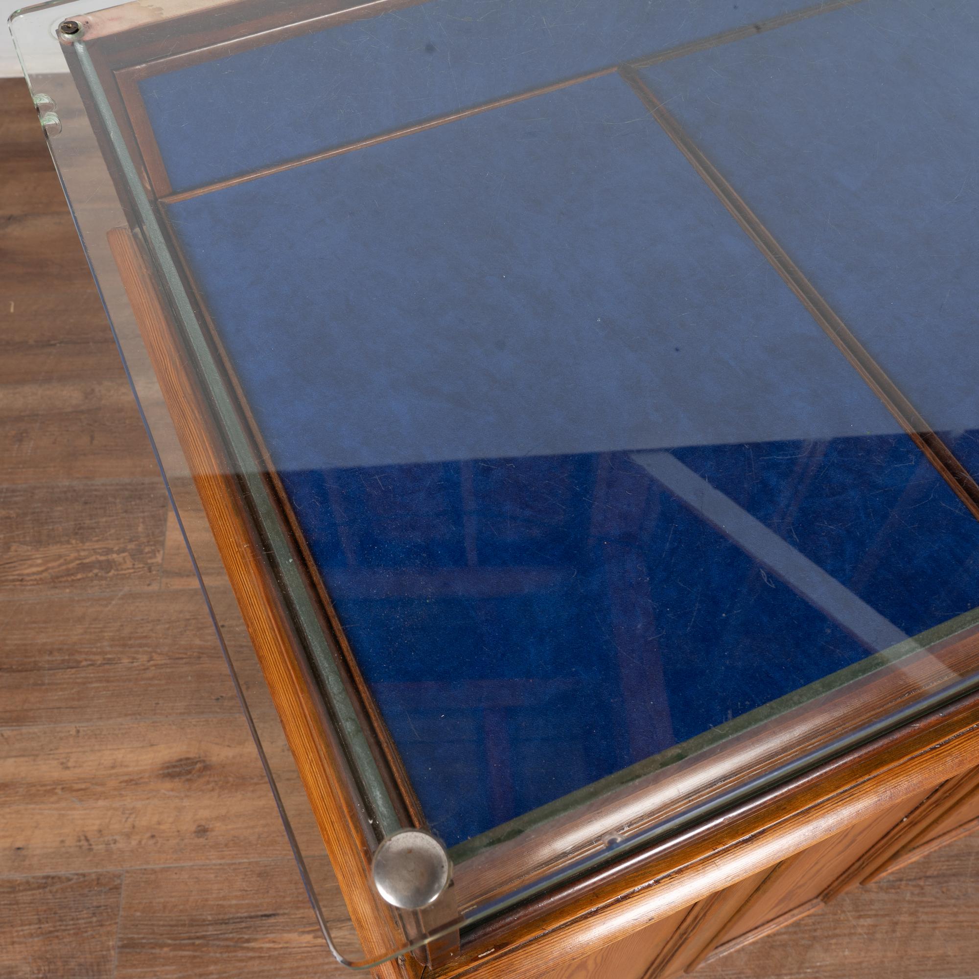 20. Jahrhundert große Kiefer & Glas Vitrine Schmuckkasten mit abnehmbaren Tablett im Angebot 2