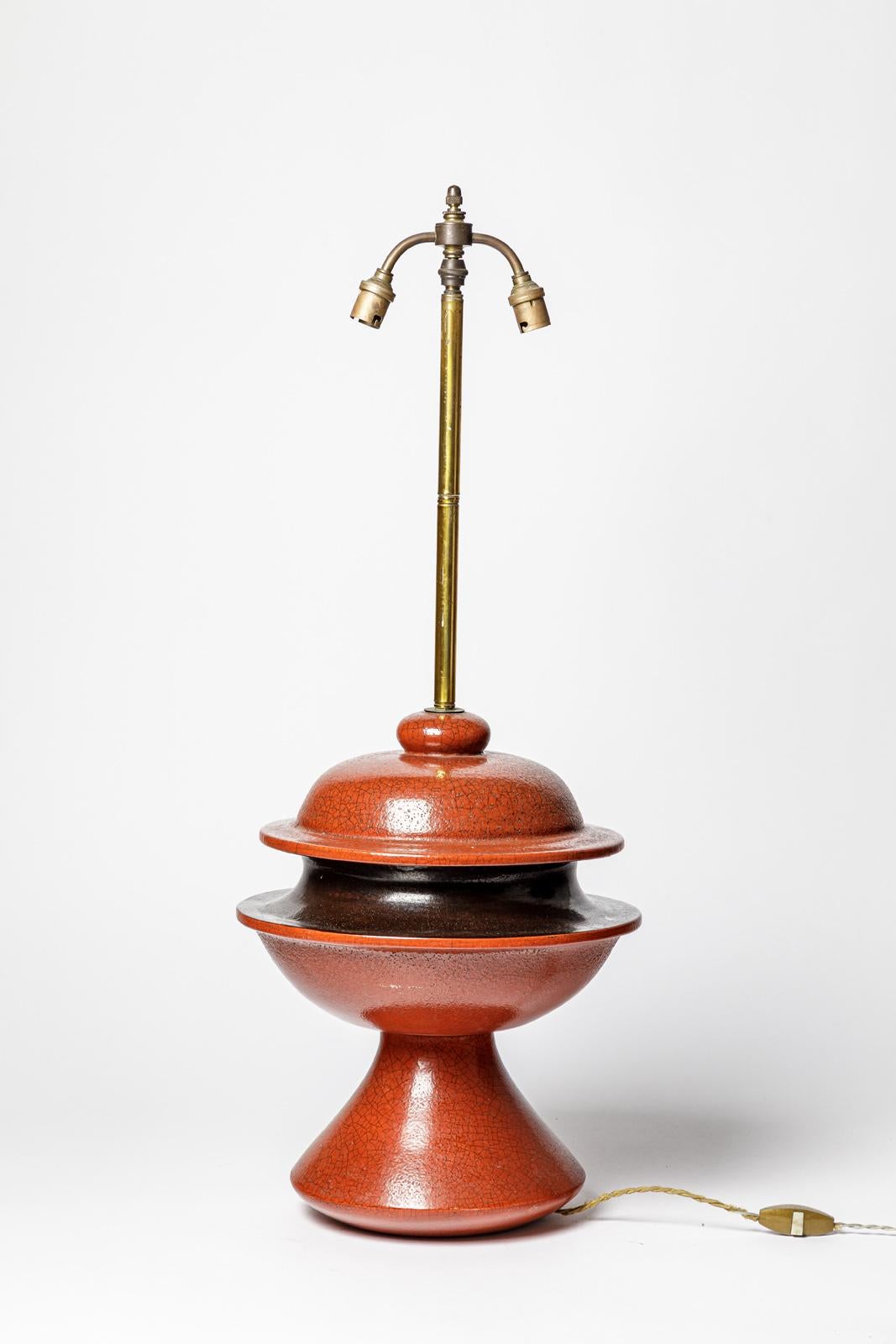 Lampe de table française

Grande lampe à poser en céramique rouge et noire design du 20e siècle

original en parfait état

réalisé vers 1970

Je peux modifier le système électrique pour abaisser la barre en laiton pour le nouveau système