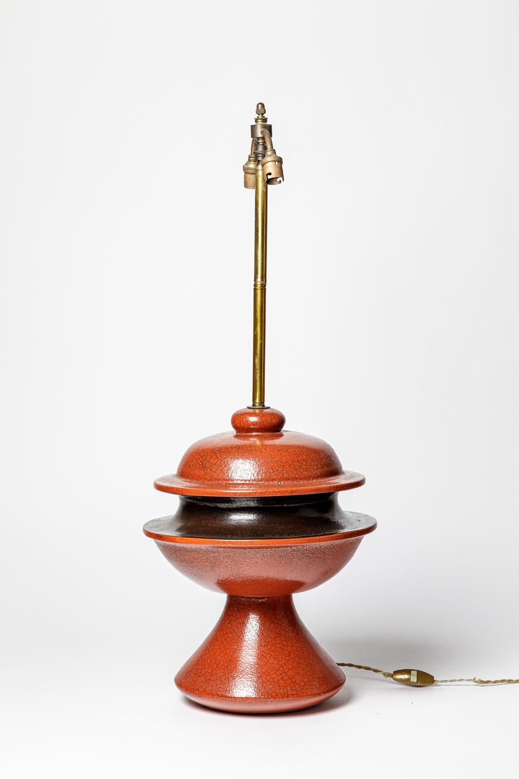 Mid-Century Modern 20e siècle grande lampe de table en céramique rouge et noire circa 1970 unique fait main  en vente