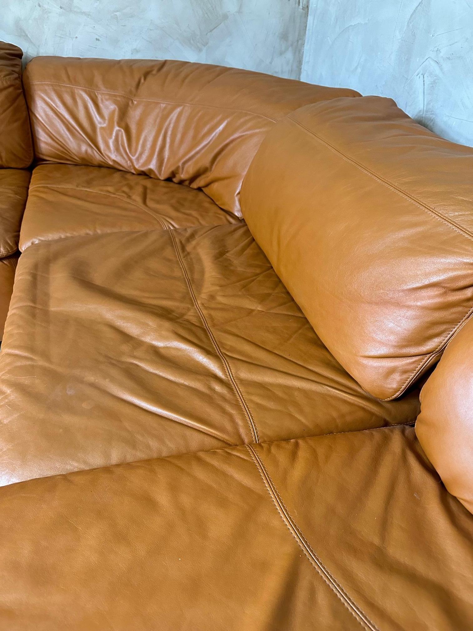 20th century Large Rounded Modular Leather Sofa by Laauser, 1970s 4