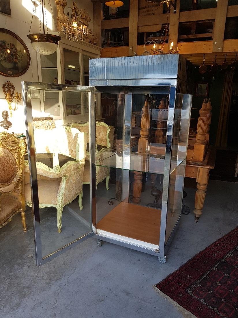 Mid-Century Modern 20th Century Large Size Chrome Mobile Shop Display Cabinet For Sale