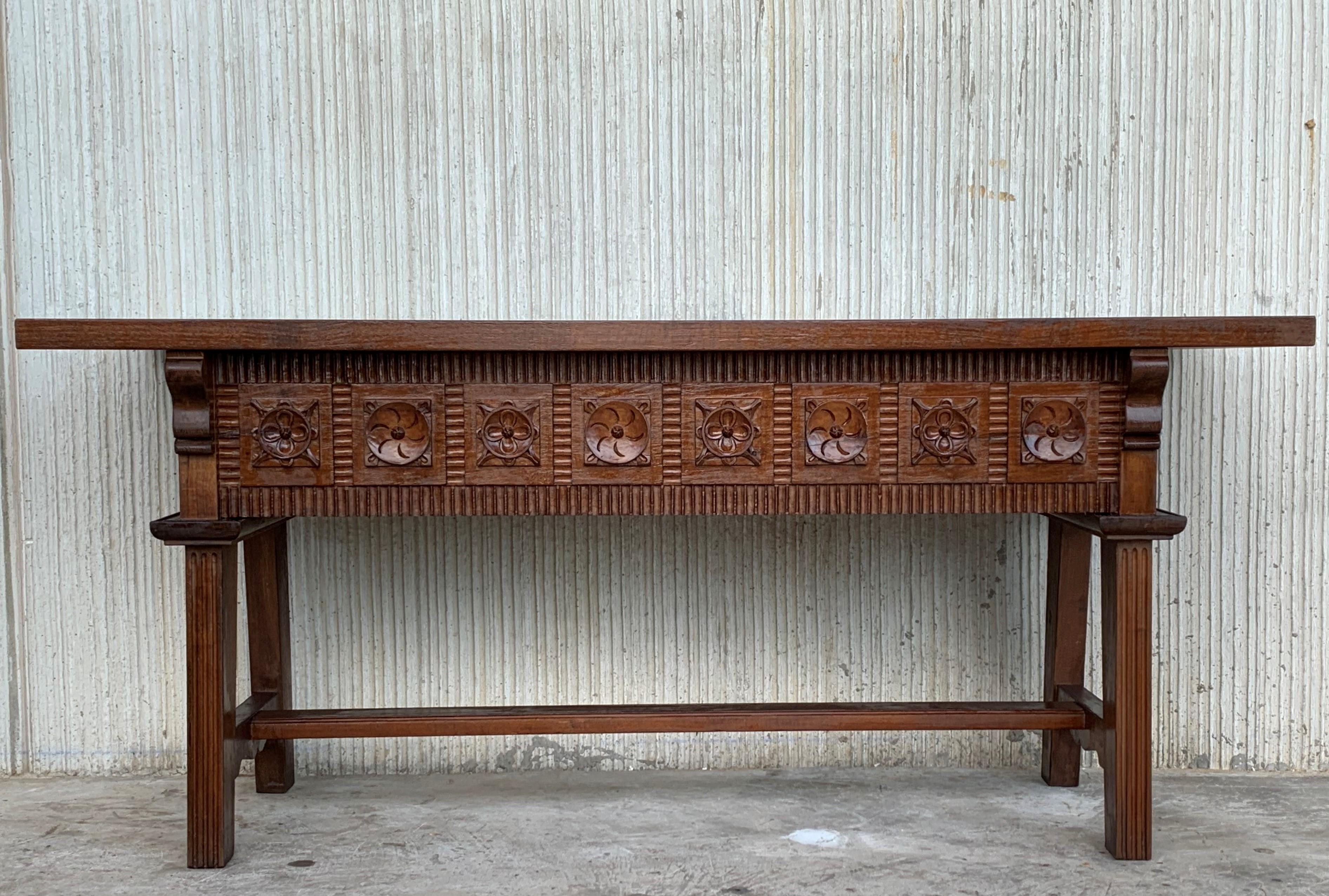 20th Century Large Spanish Baroque Style Carved Walnut Refectory Table In Good Condition For Sale In Miami, FL