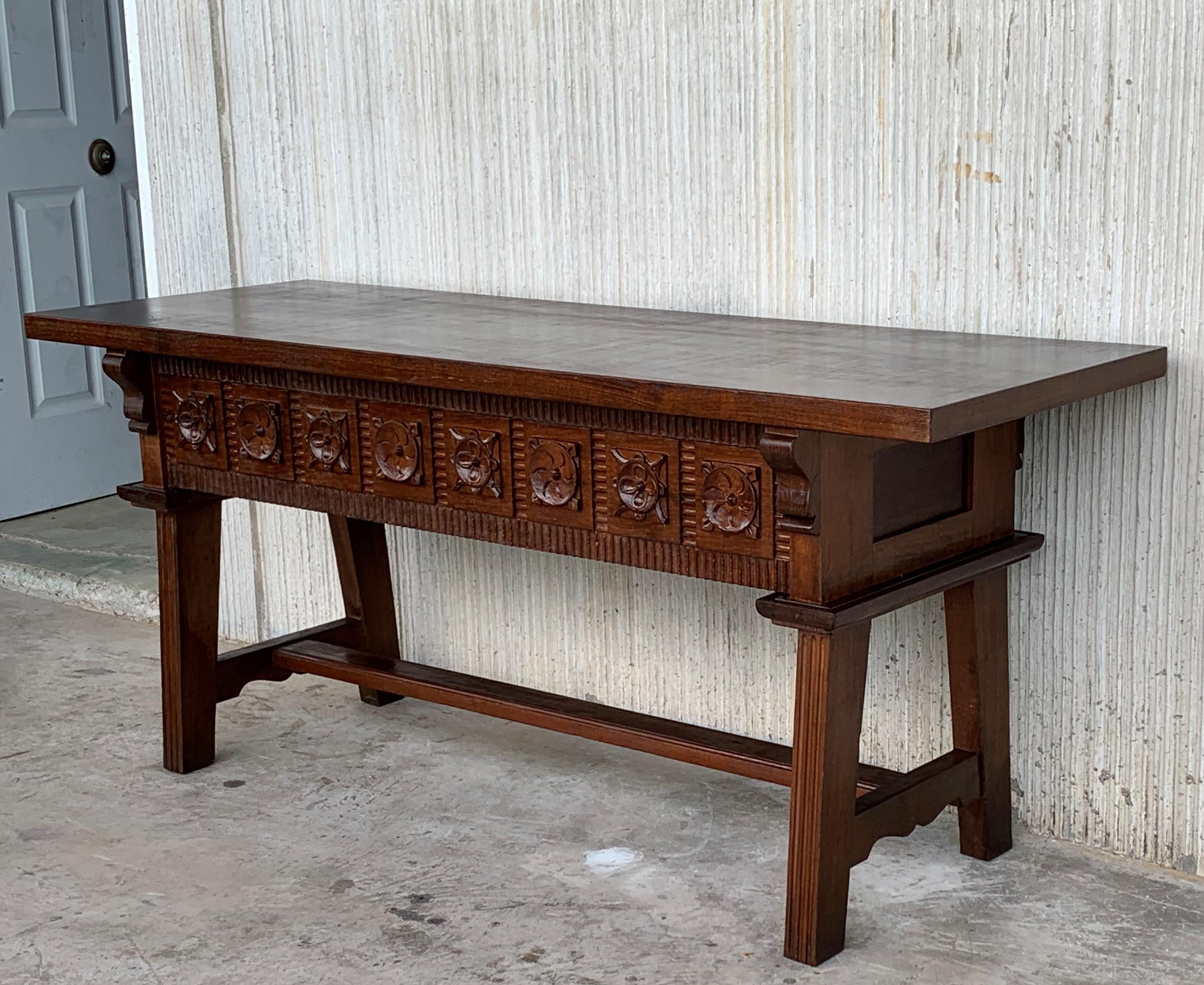 20th century Spanish Baroque carved walnut refectory table with the same carved in front and back
Solid wood and Beautiful legs.
One piece top.
Original iron hardware.
We acquired this items in Segovia, Spain

Completely restored.