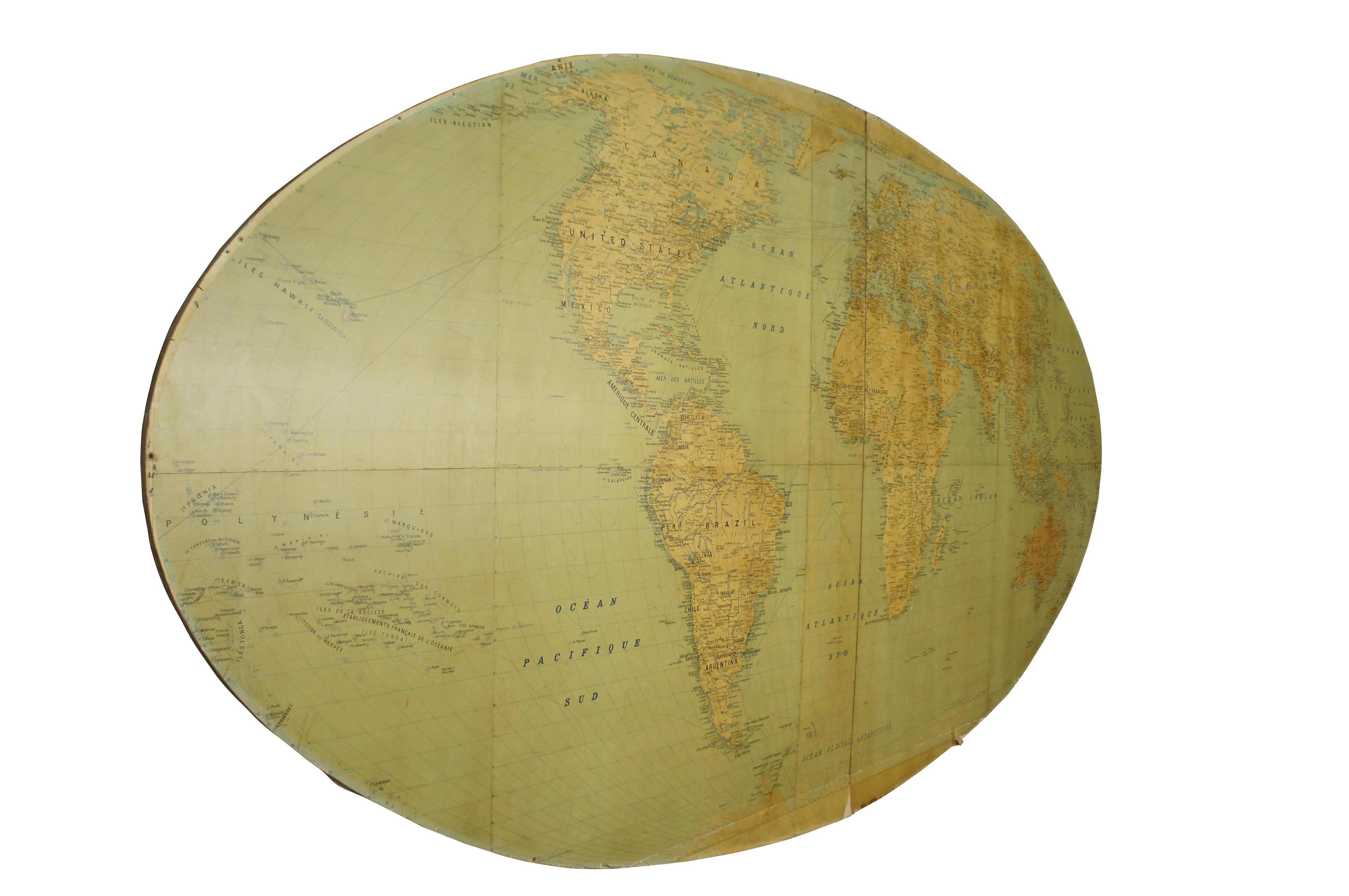 Grande carte murale ovale du monde entier du 20e siècle 13' État moyen - En vente à Dayton, OH