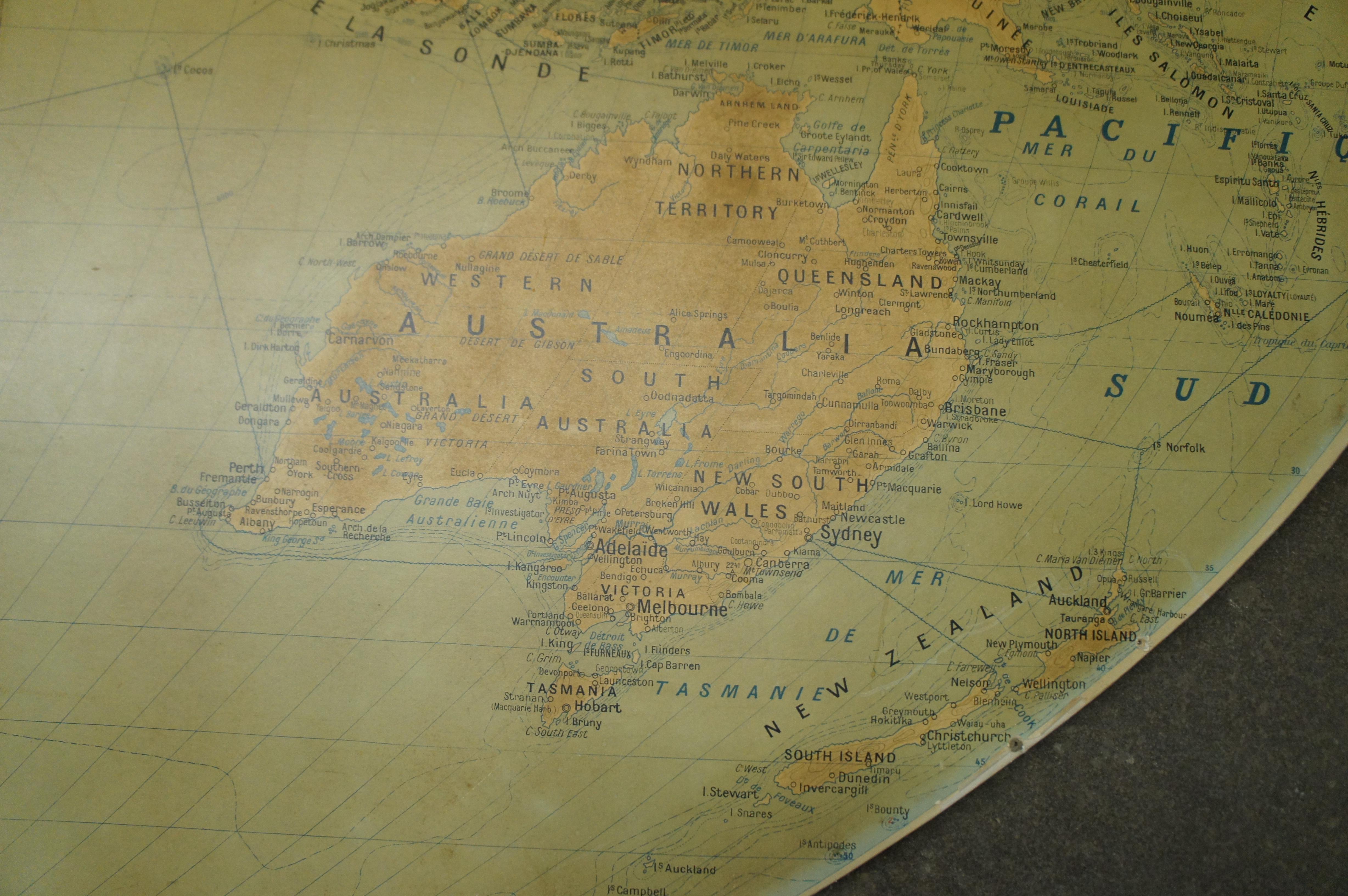 Grande carte murale ovale du monde entier du 20e siècle 13' en vente 1