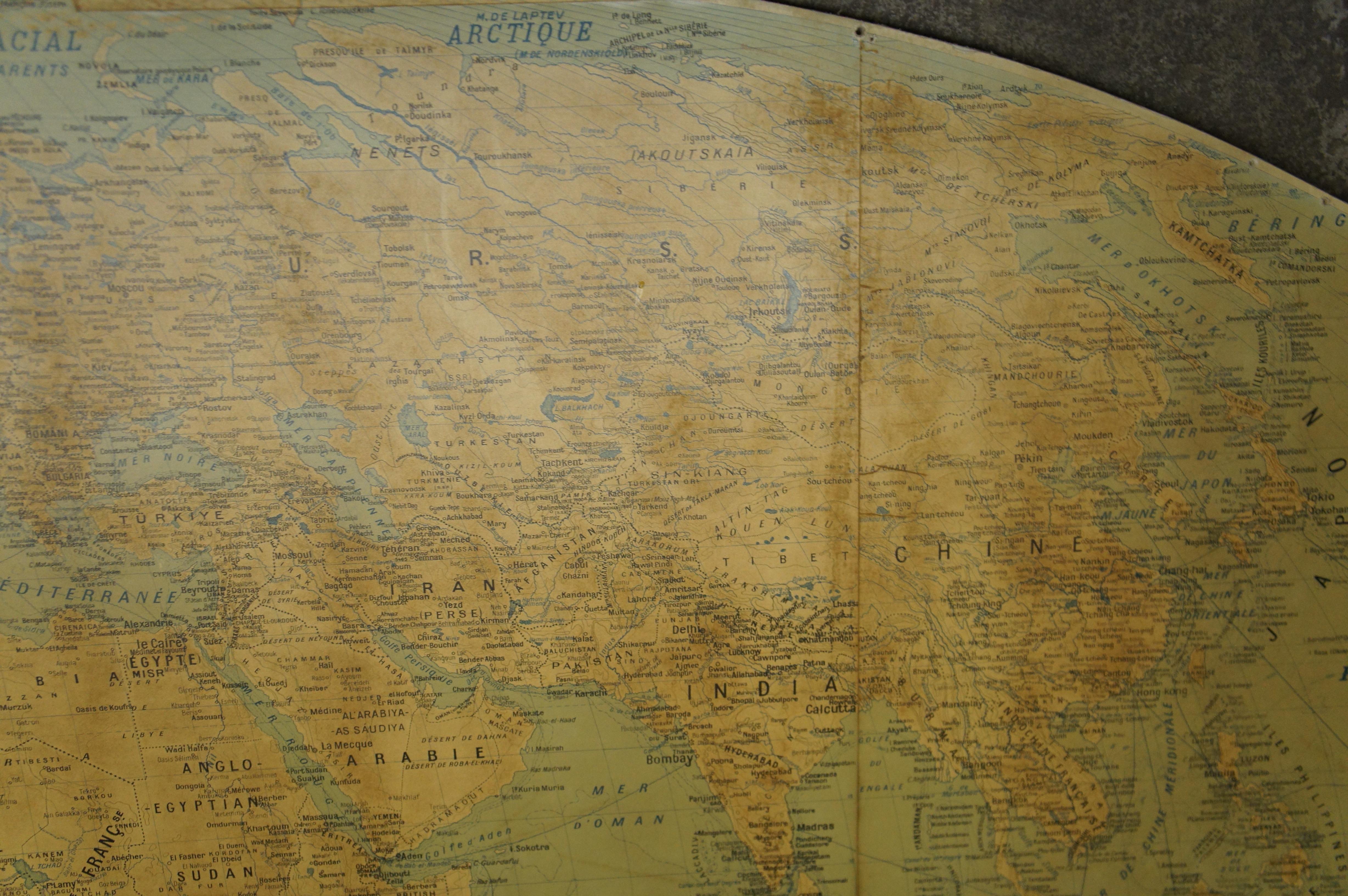 Grande carte murale ovale du monde entier du 20e siècle 13' en vente 3
