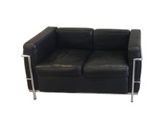 Schwarzes Leder-Set im Le Corbusier-Stil des 20. Jahrhunderts, 2 Stück verfügbar