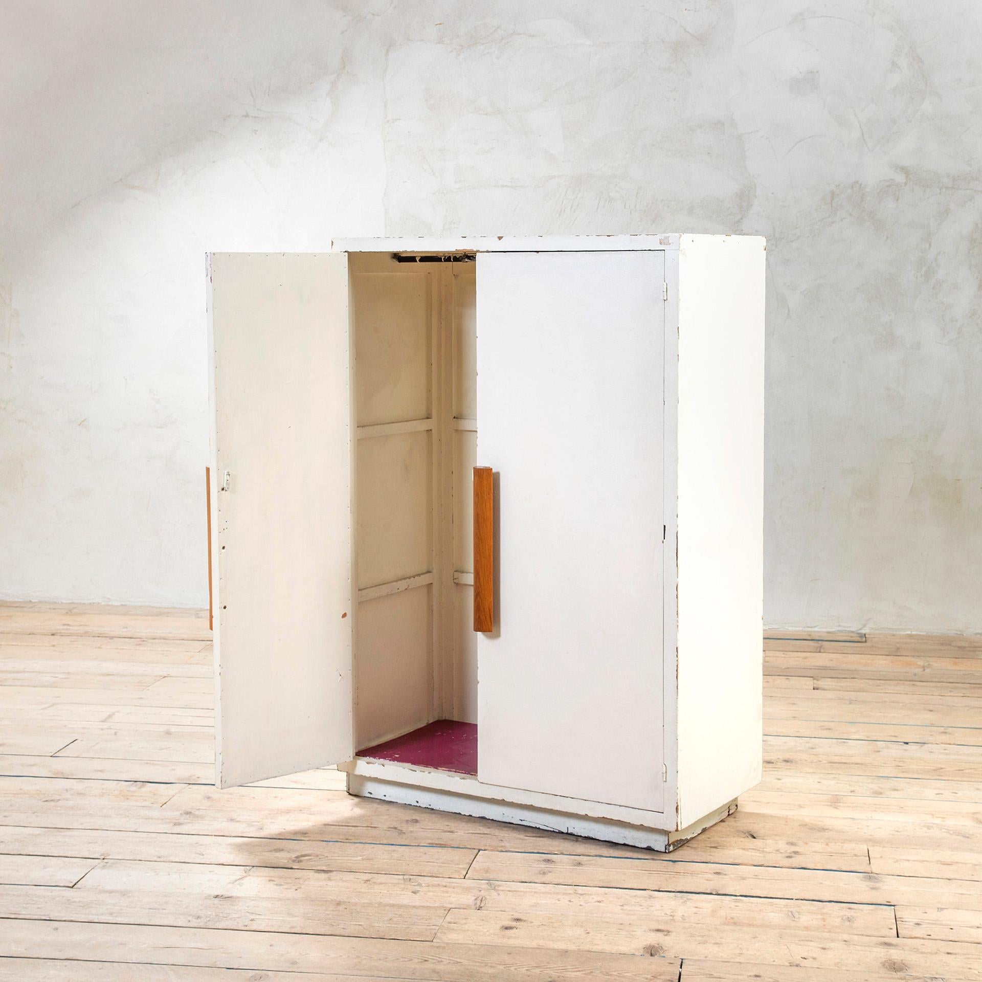 Mid-Century moderno 20th Century, Le Corbusier Wardrobe for Hunitè d'Habitation de Marseille in vendita