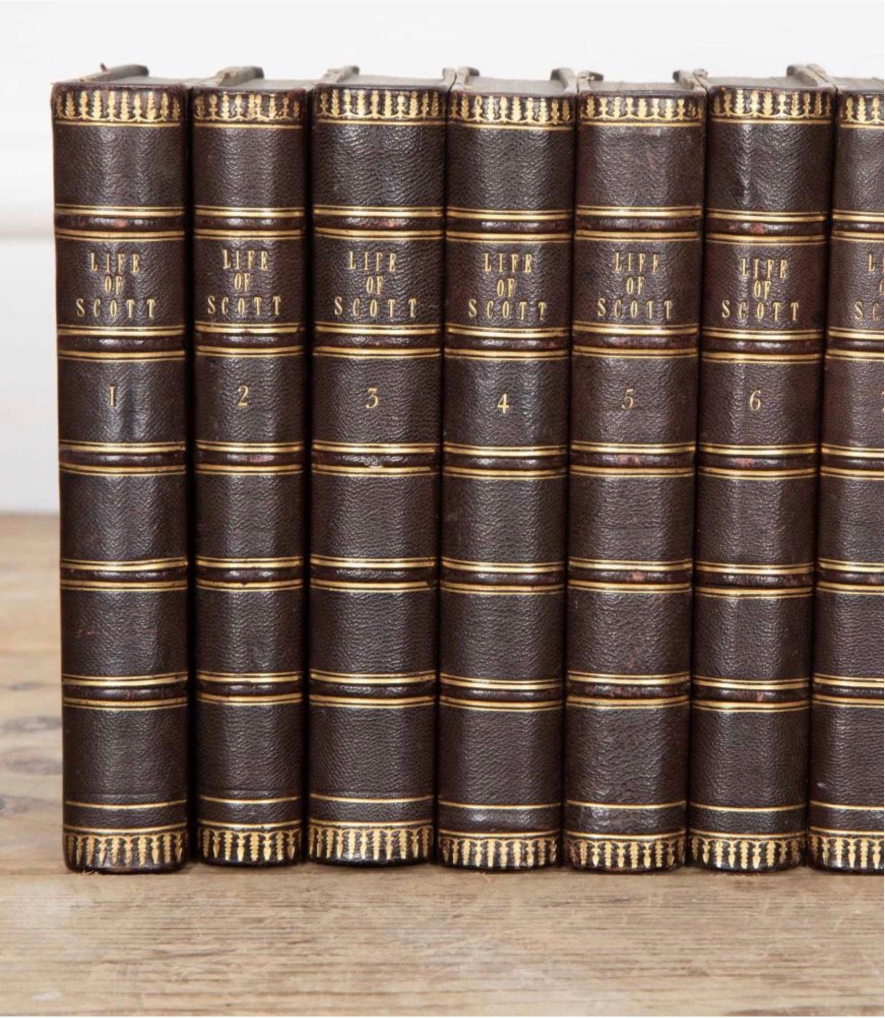 20ième siècle Livres reliés en cuir du 20e siècle en vente
