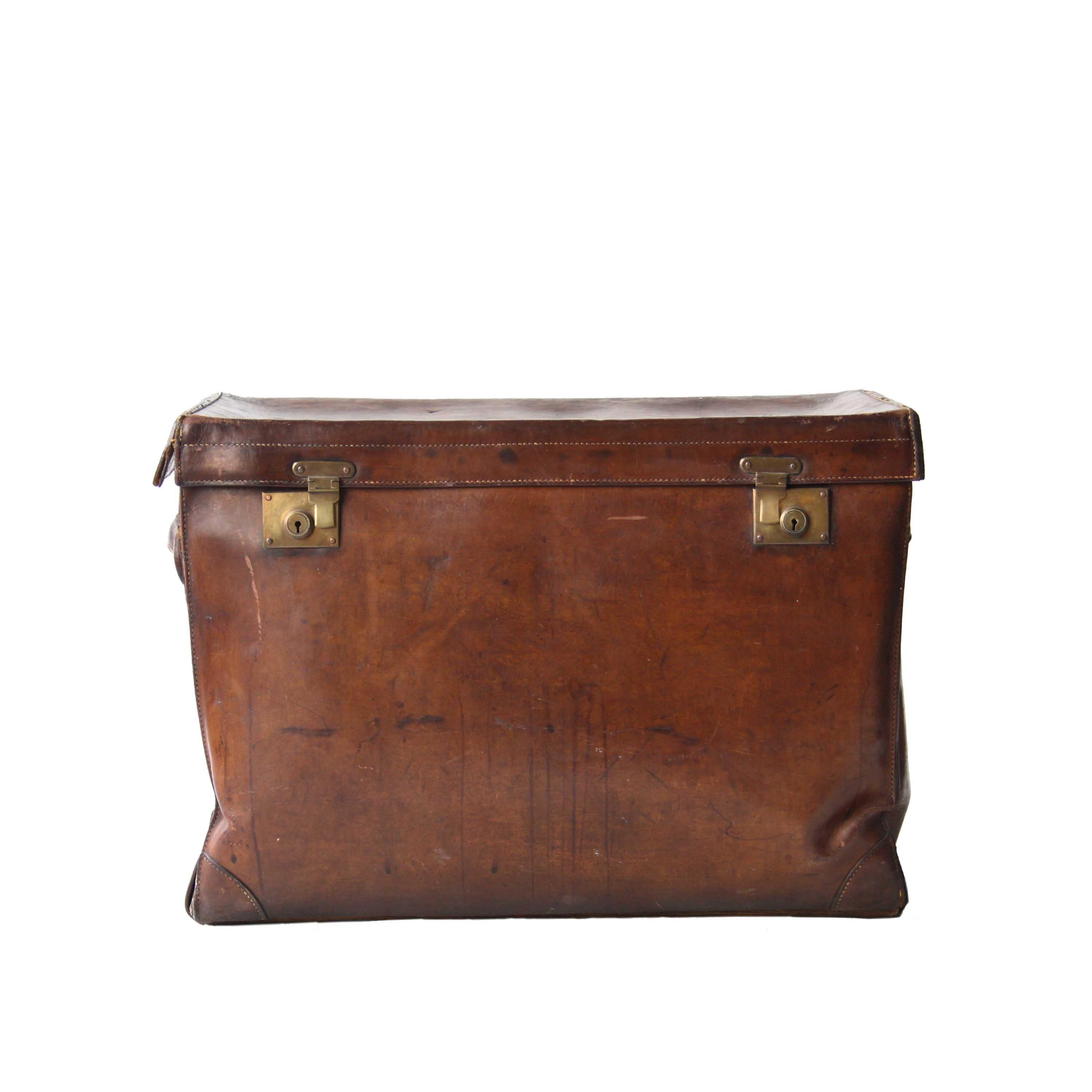 20th Century Leather Bronze English Trunk In Good Condition In Madrid, ES