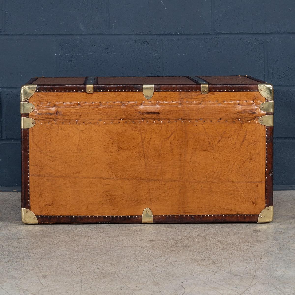 20th Century Leather Clad English Army / Navy Style Trunk In Good Condition For Sale In Royal Tunbridge Wells, Kent