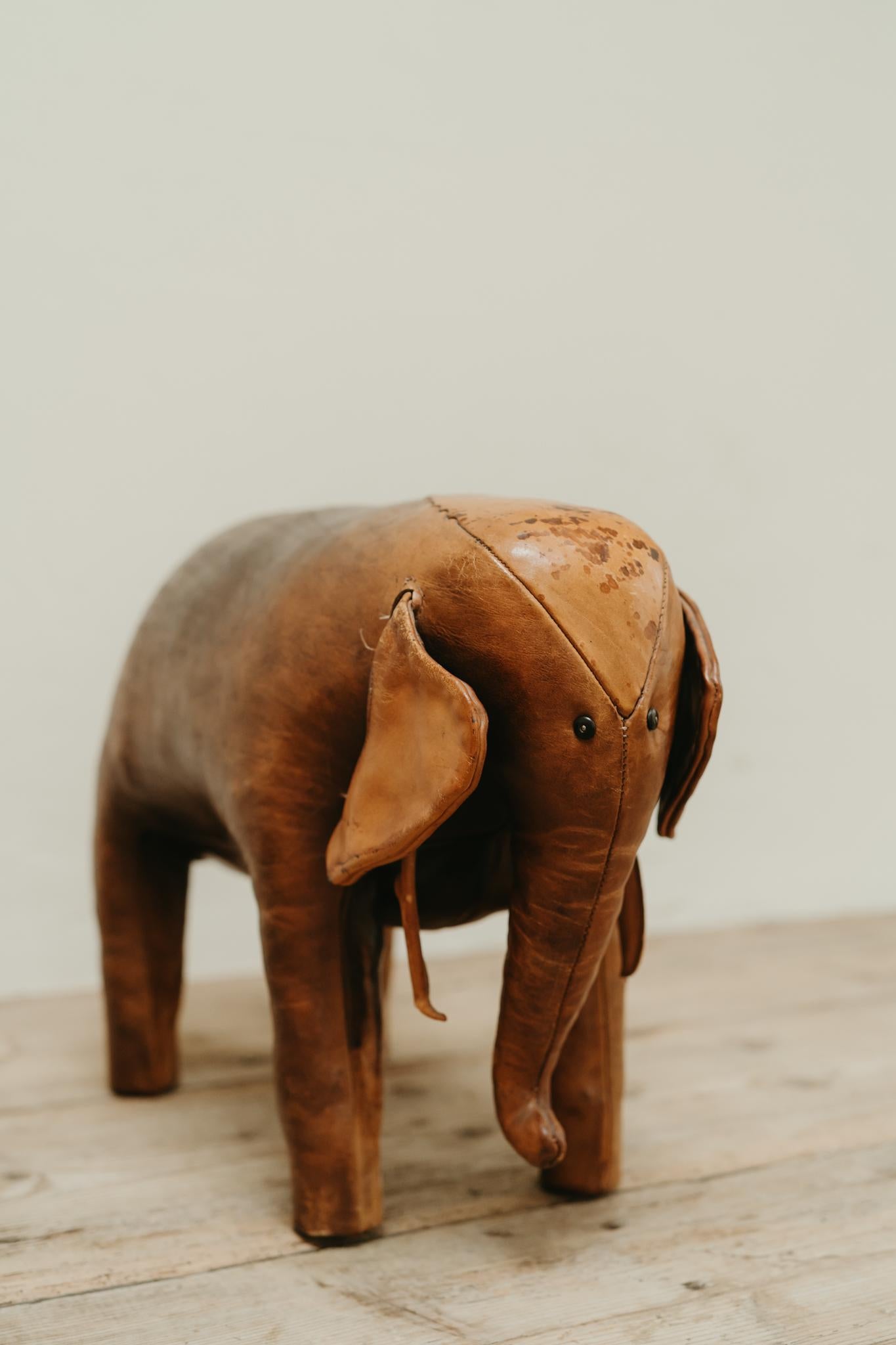 20th century leather elephant Omersa pouf In Good Condition In Brecht, BE