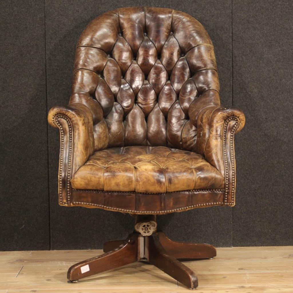 Fabulous English armchair from the early 20th century. Furniture covered in leather (seat, armrests and capitonné back) in fabulous patina with wooden base and original iron (see photo). Reclining armchair equipped with original Hillcrest mechanism