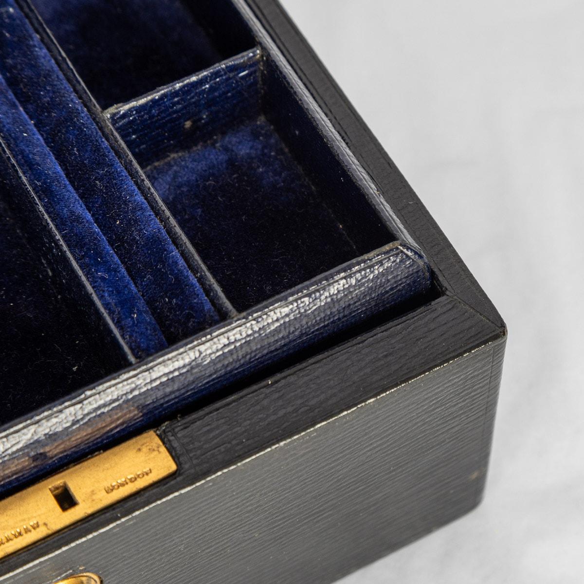 20th Century Leather Jewellery Box, c.1920 For Sale 7