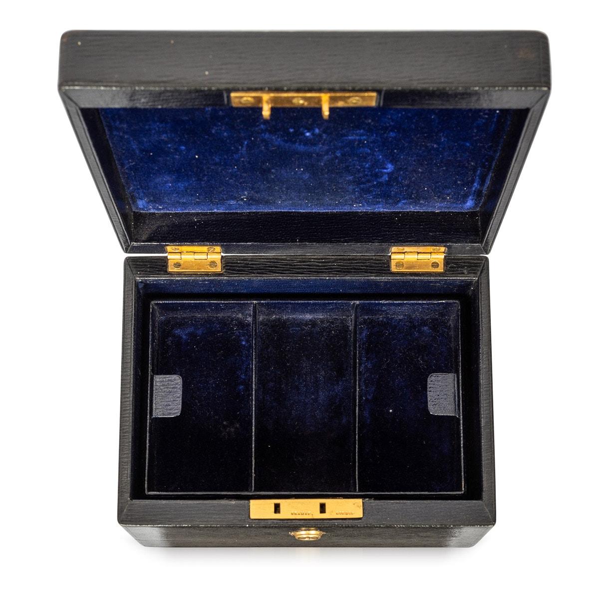 Boîte à bijoux en cuir du XXe siècle, c.C.1920 en vente 2