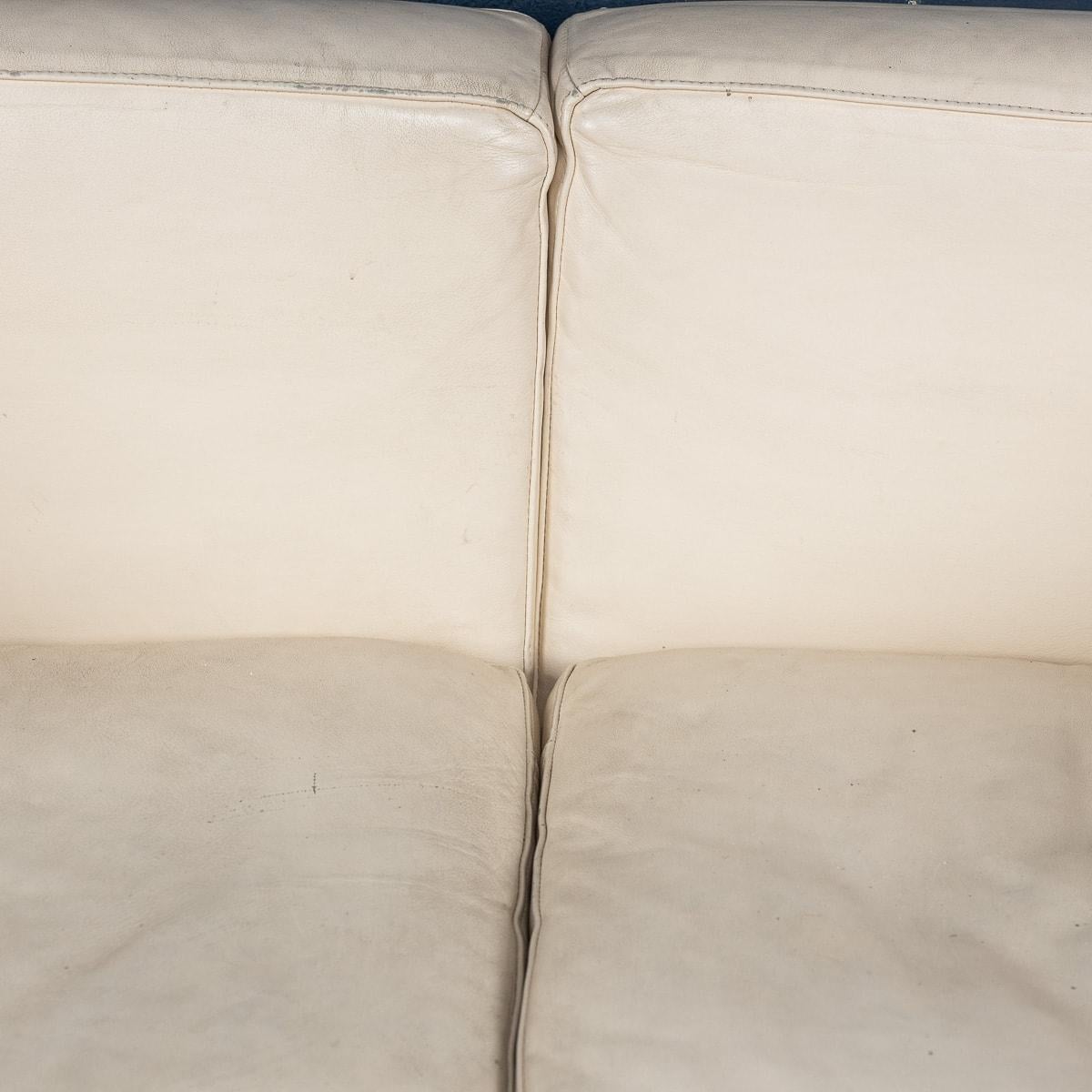 20th Century Leather Sofa In The Manner Of Le Corbusier, Italy c.1980 For Sale 4
