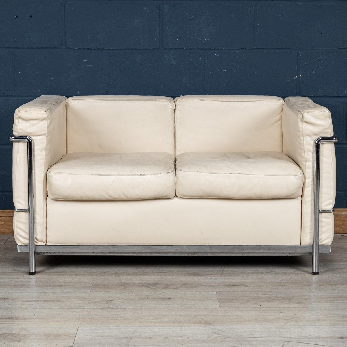 A white leather sofa in the manner of Le Corbusier’s LC2 sofa, crafted in Italy in the 1980s. It captures the essence of vintage aesthetics and offers the same iconic look as its counterparts. This sofa allows enthusiasts to enjoy the elegance and