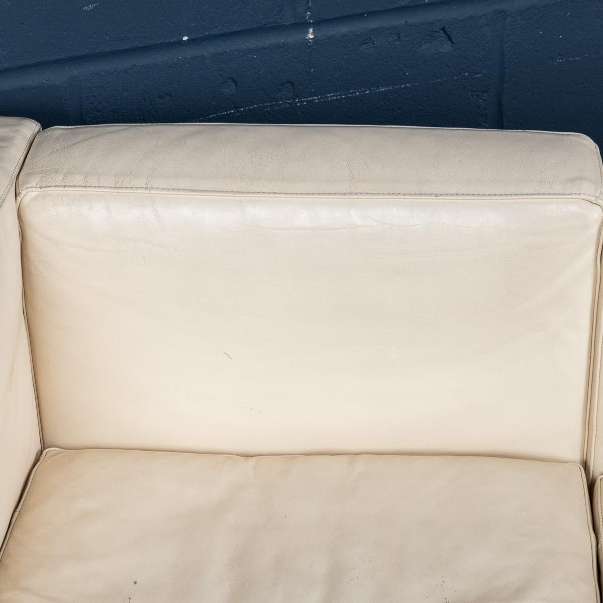 20th Century Leather Sofa In The Manner Of Le Corbusier, Italy c.1980 For Sale 1