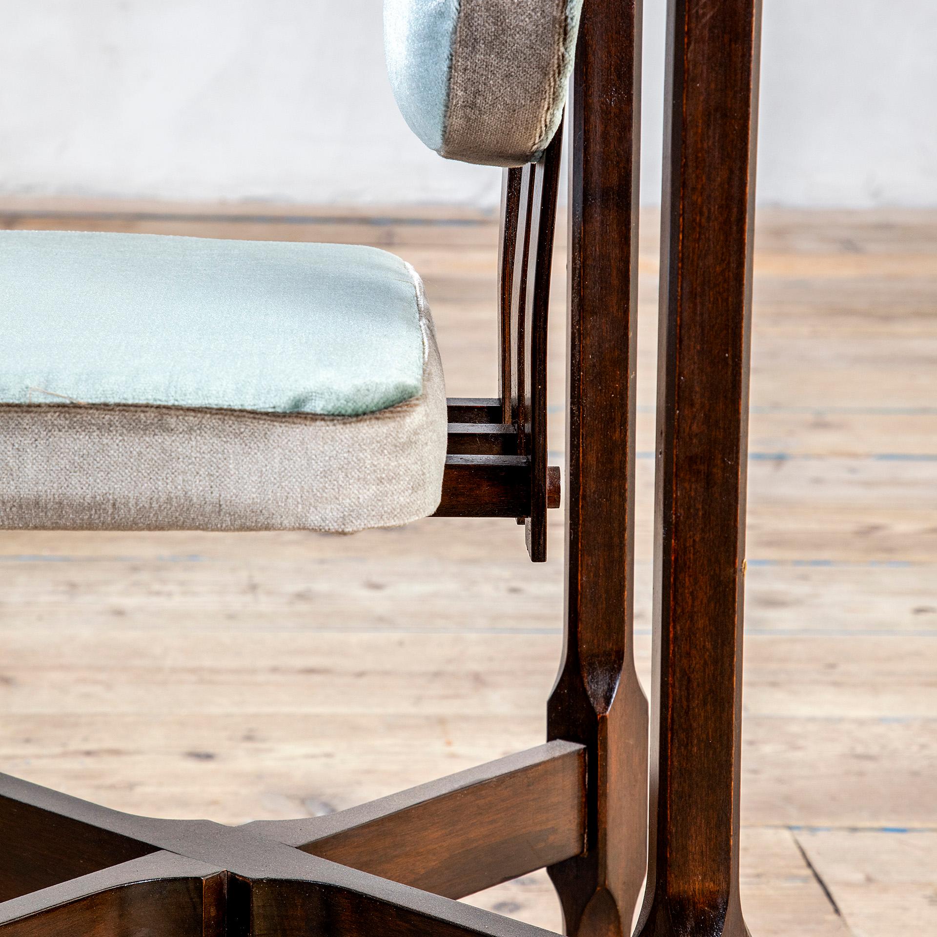 Italian 20th Century, Leonardo Fiori for ISA Bergamo Set of Six Wooden Chairs in vendita
