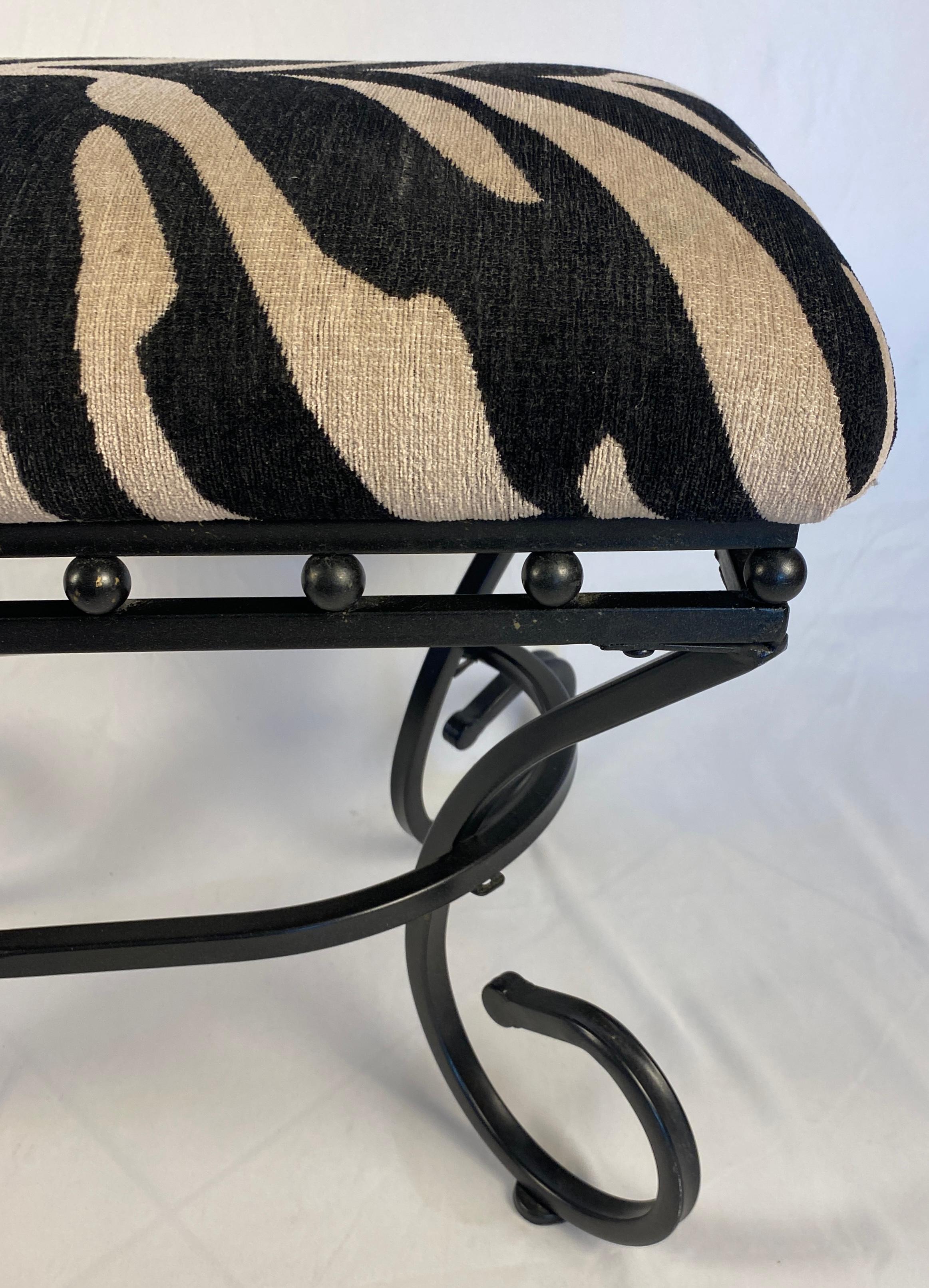 20th Century Leopard Vintage Stool In Good Condition For Sale In Miami, FL