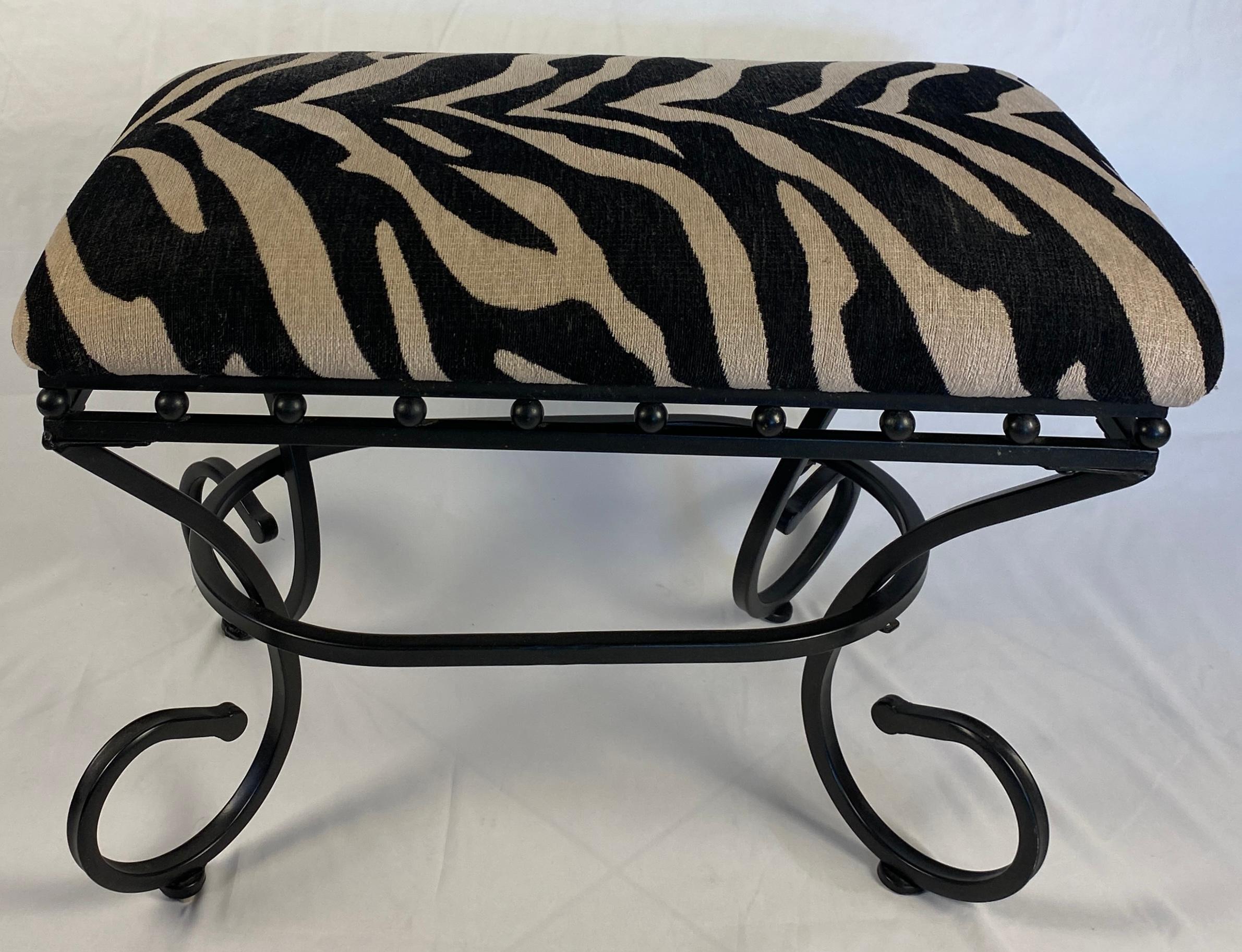 20th Century Leopard Vintage Stool For Sale 1