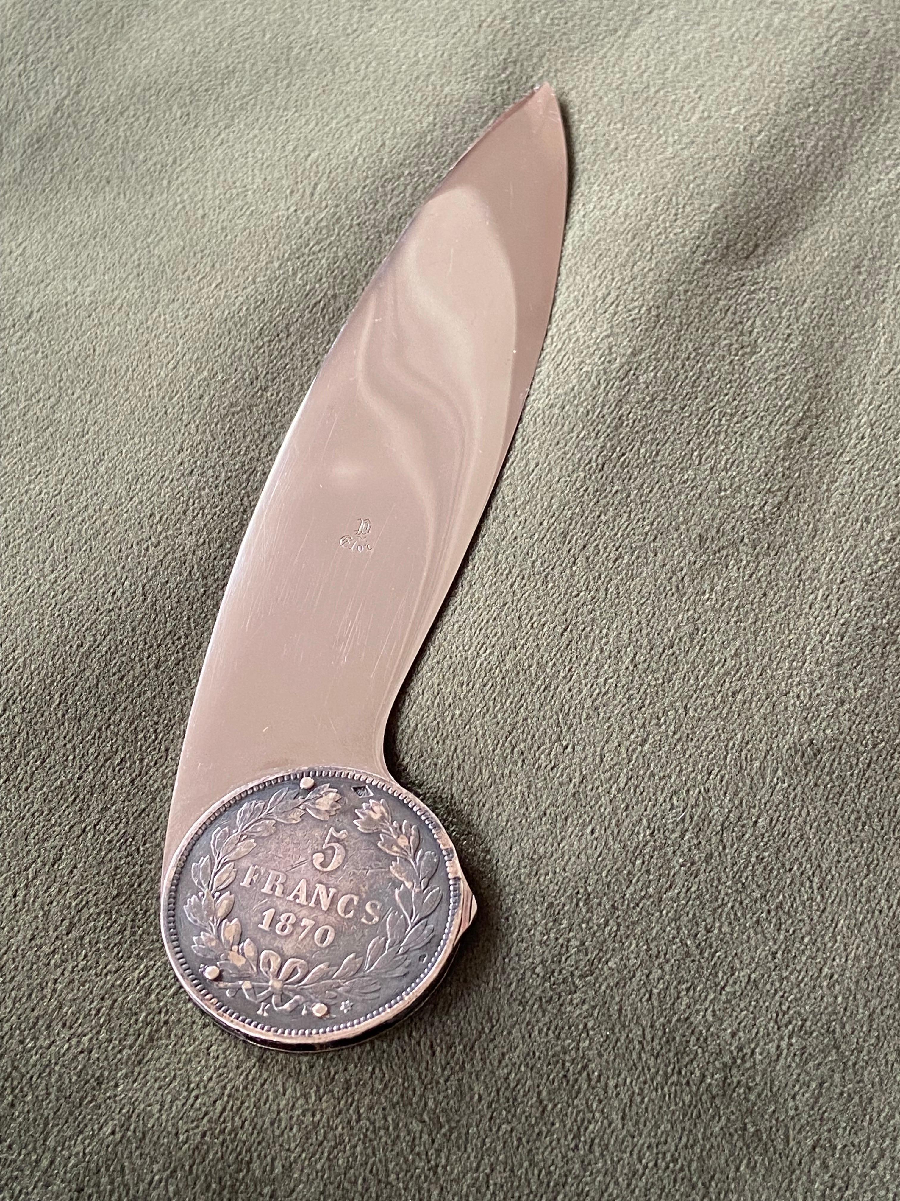 French metal letter opener with silver five franks coin on the top.
There is a mark US AF on the one side of the blade.
Very good condition.
France, circa 1920